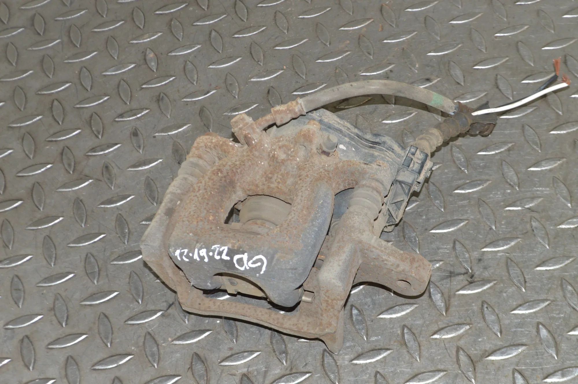 Nissan Qashqai (J11) Brake caliper — rear right Brake caliper — rear right — NISSAN QASHQAI (II...