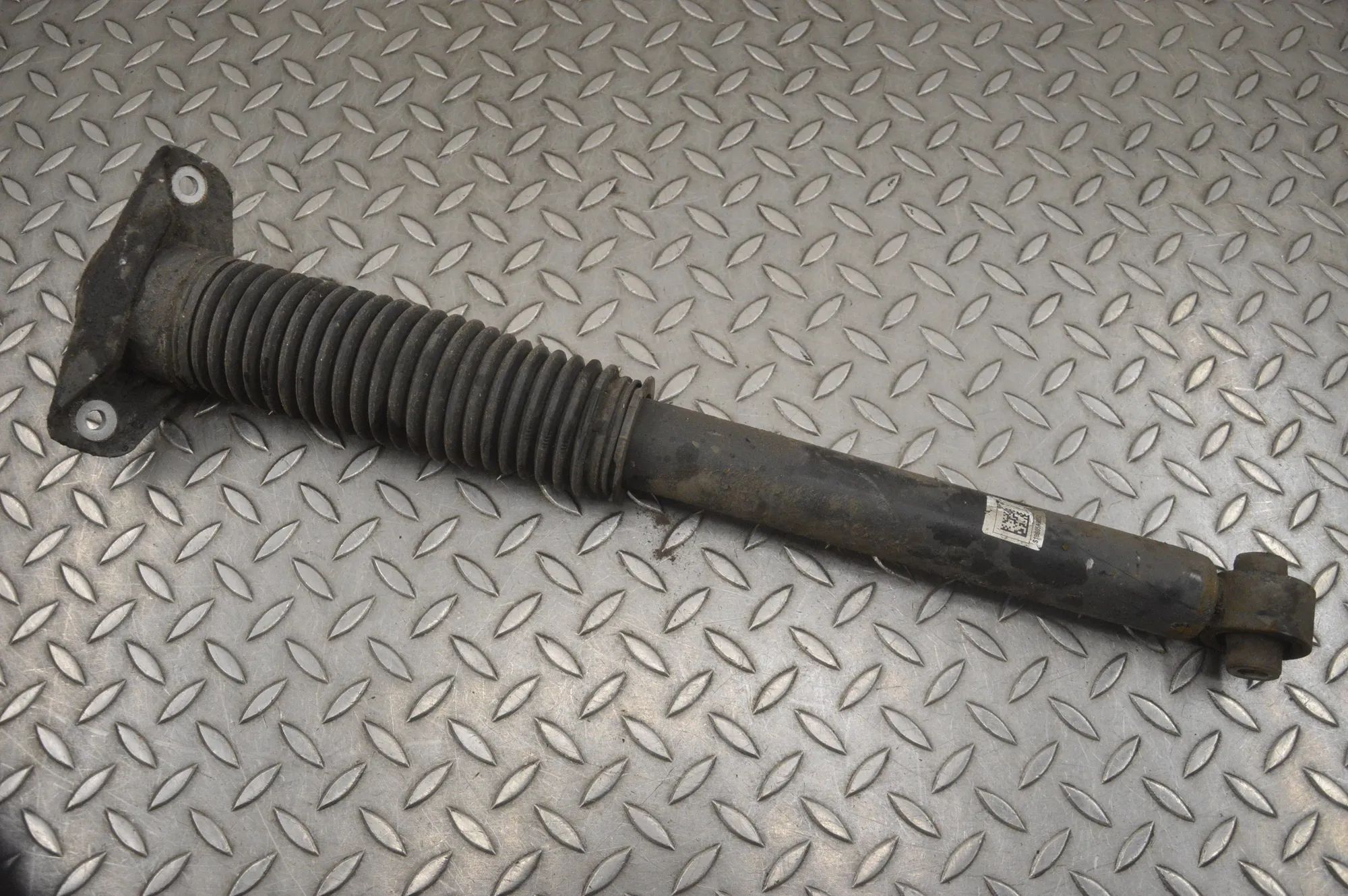 Hyundai Tucson Shock absorber — rear left Shock absorber — rear left — HYUNDAI TUCSON (TL...