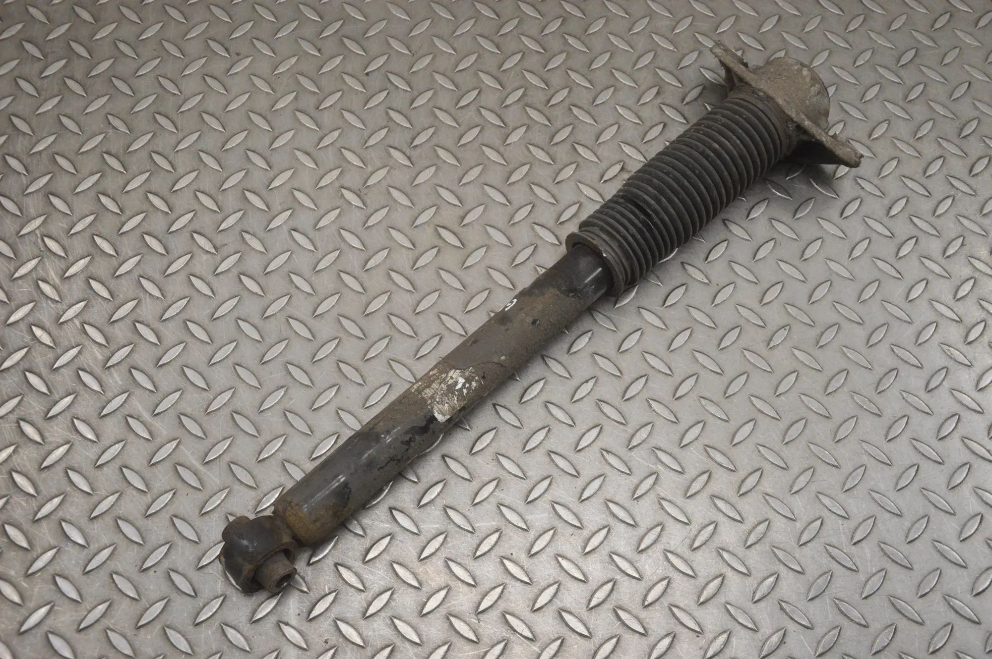 Hyundai Tucson Shock absorber — rear right Shock absorber — rear right — HYUNDAI TUCSON (T...