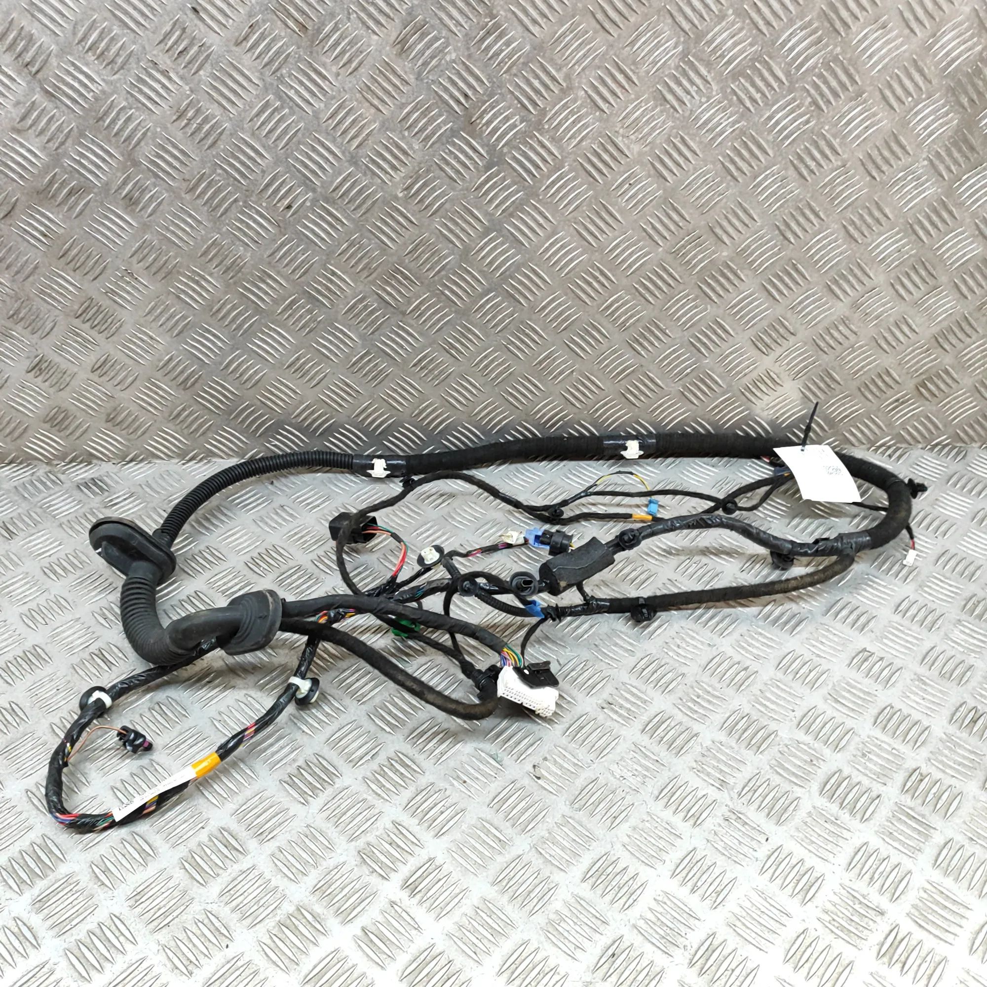 Tesla Model Y Door wiring — front right Door wiring — front right — TESLA MODEL Y (2019...