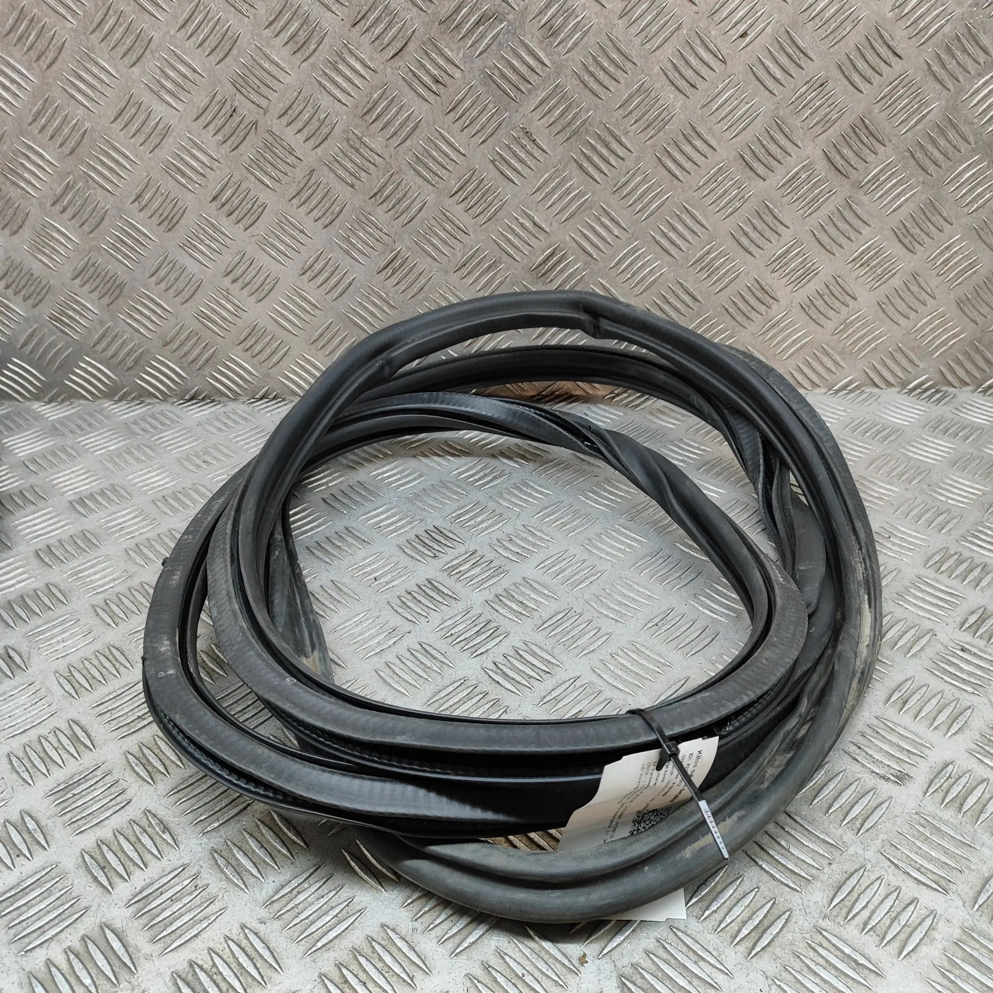 Porsche Cayenne Door rubber seal — front right Door rubber seal — front right — PORSCHE CAYENN...