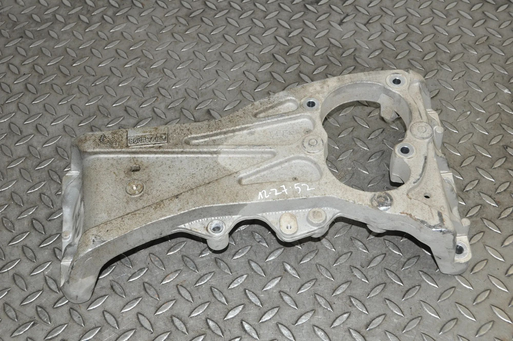 Maserati Levante Gearbox Support Mount Bracket Gearbox Support Mount Bracket — MASERATI LEVANT...