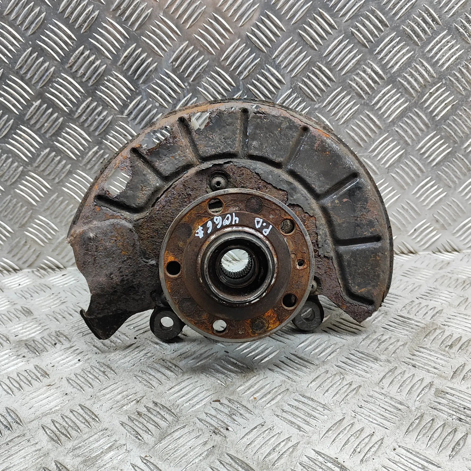Audi Q3 (8U) Front Right Wheel Hub Front Right Wheel Hub — AUDI Q3 (8U) (2011-2018...
