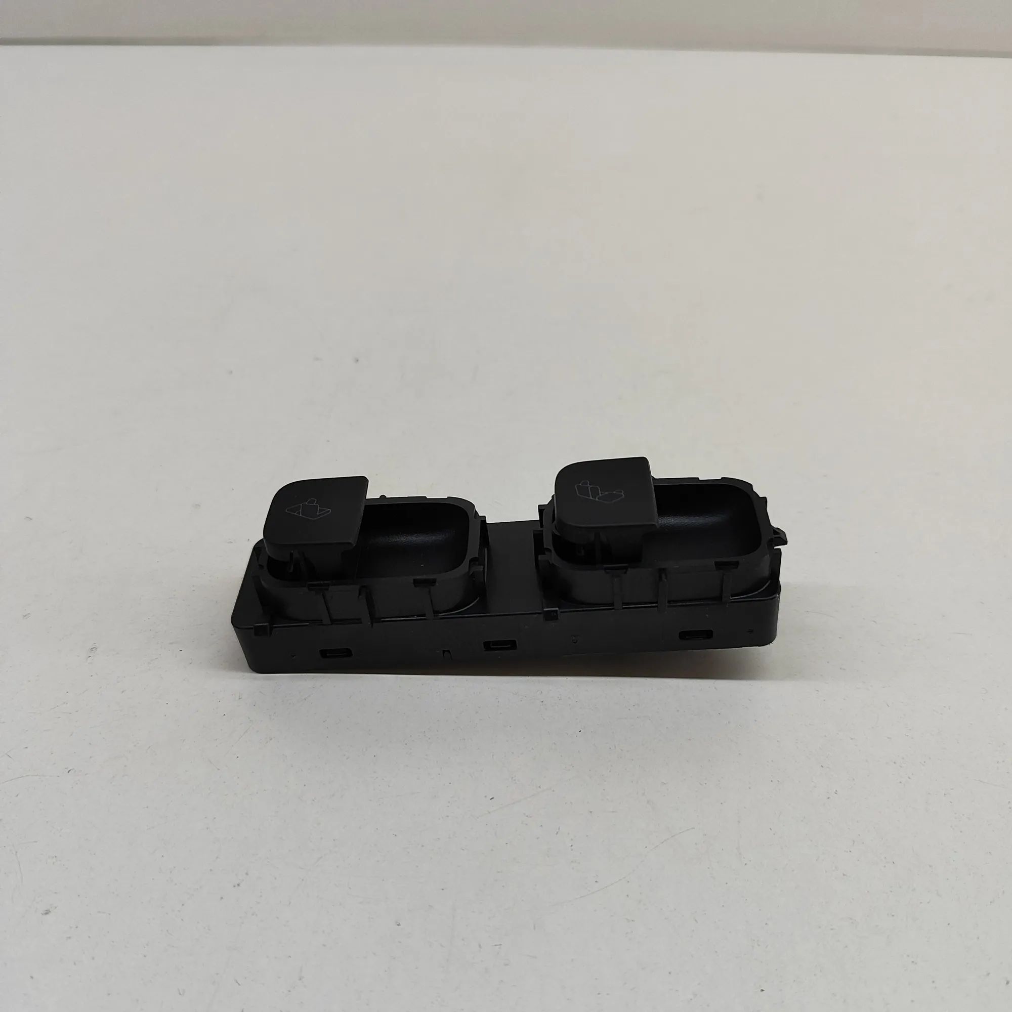 Tesla Model Y switches Switches — TESLA MODEL Y (2019-...) — 1493286-0...