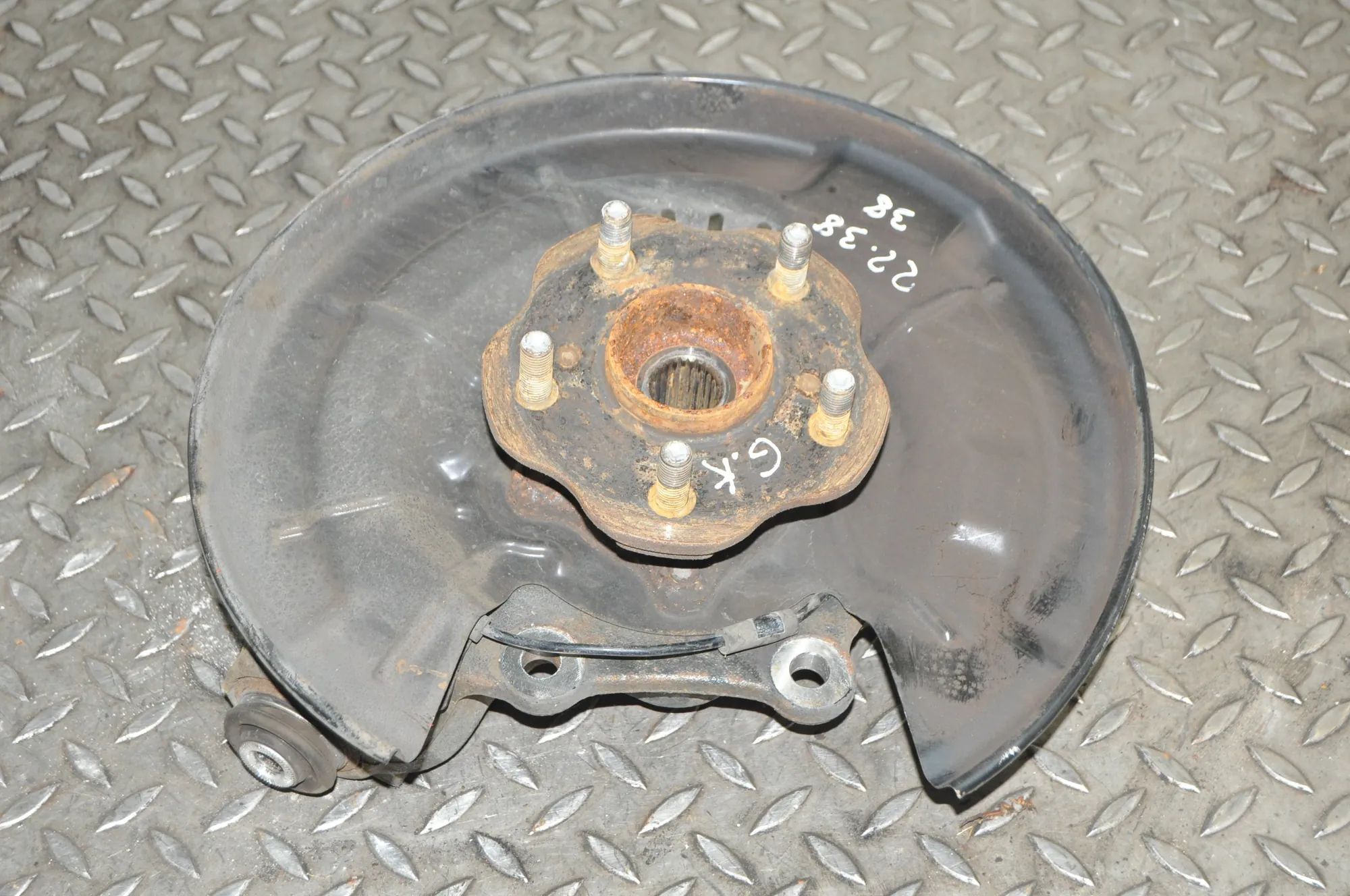 Lexus RX Rear Left Wheel Hub Spindle Rear Left Wheel Hub Spindle — LEXUS RX (_L2_) (...