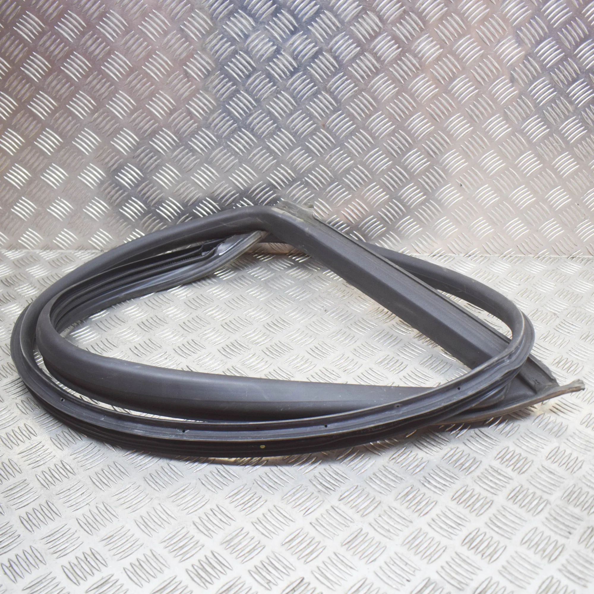 Maserati Quattroporte Door rubber seal — front right Door rubber seal — front right — MASERATI QUATT...