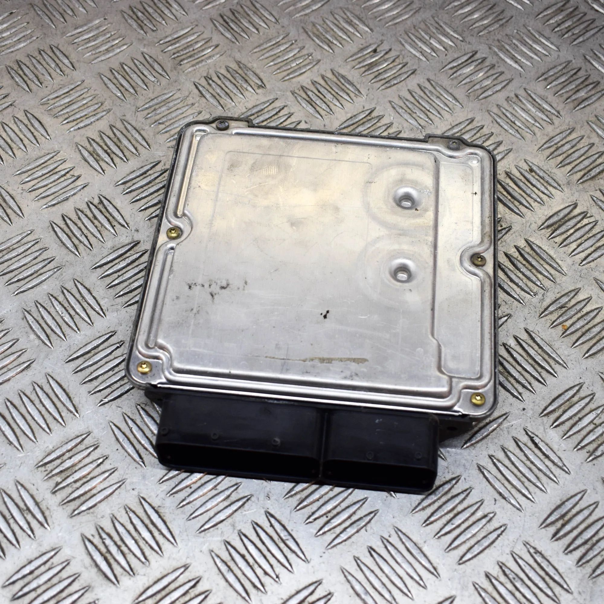Audi A8 (D3) Engine Control Unit Engine Control Unit — AUDI A8 (D3 4E2, 4E8) (20...