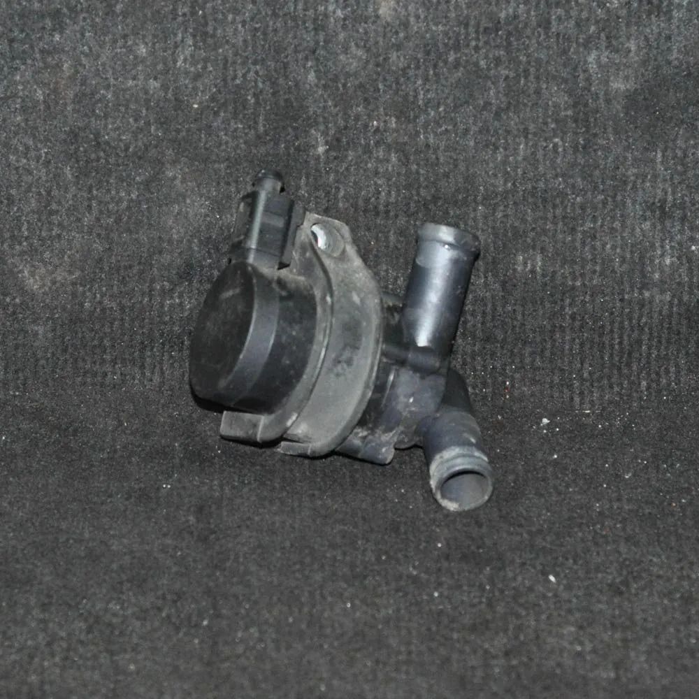 Audi A8 (D3) Auxiliary Water Pump Auxiliary Water Pump — AUDI A8 (D3 4E2, 4E8) (2...