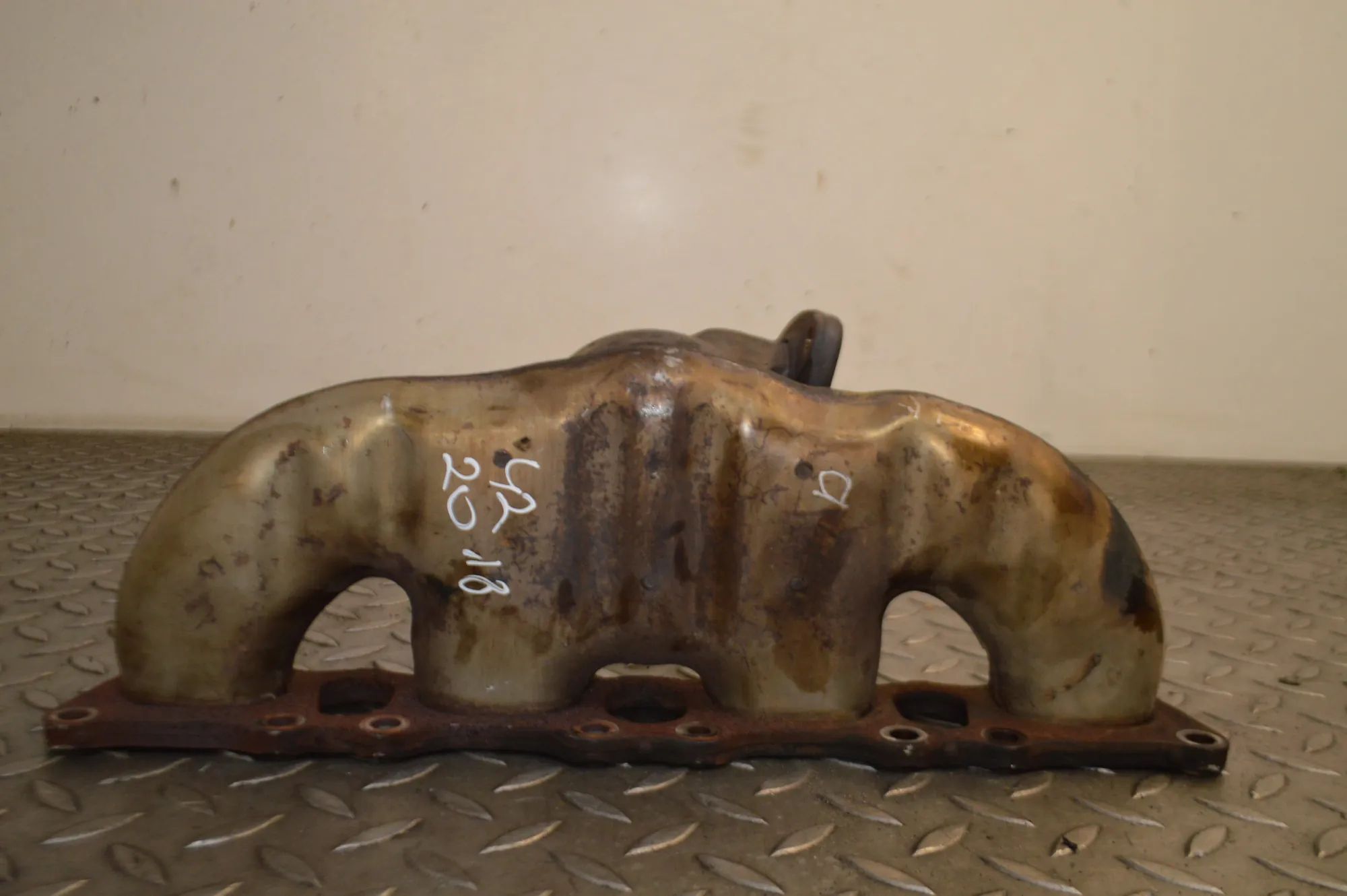 Porsche Cayenne Right Side Exhaust Manifold Right Side Exhaust Manifold — PORSCHE CAYENNE (...