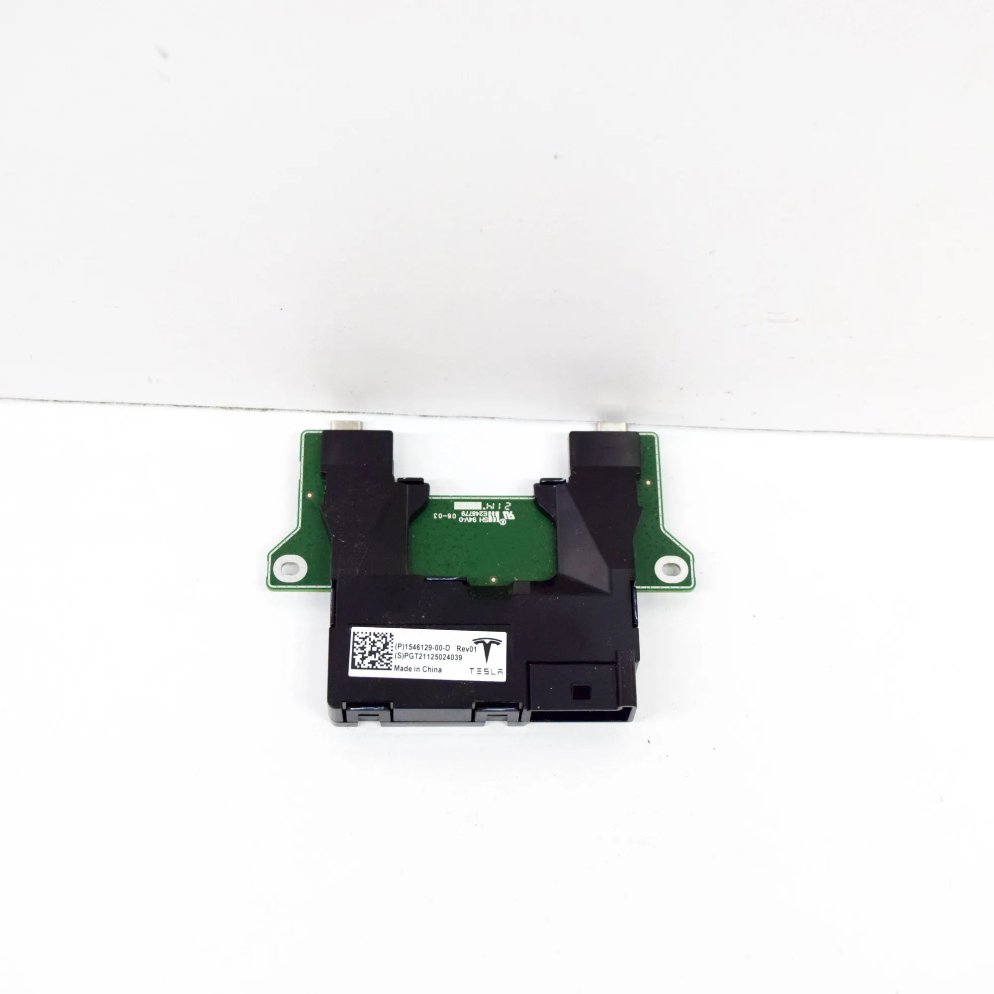 Tesla Model Y USB USB — TESLA MODEL Y (2019-...) — 1546129-00-D

...