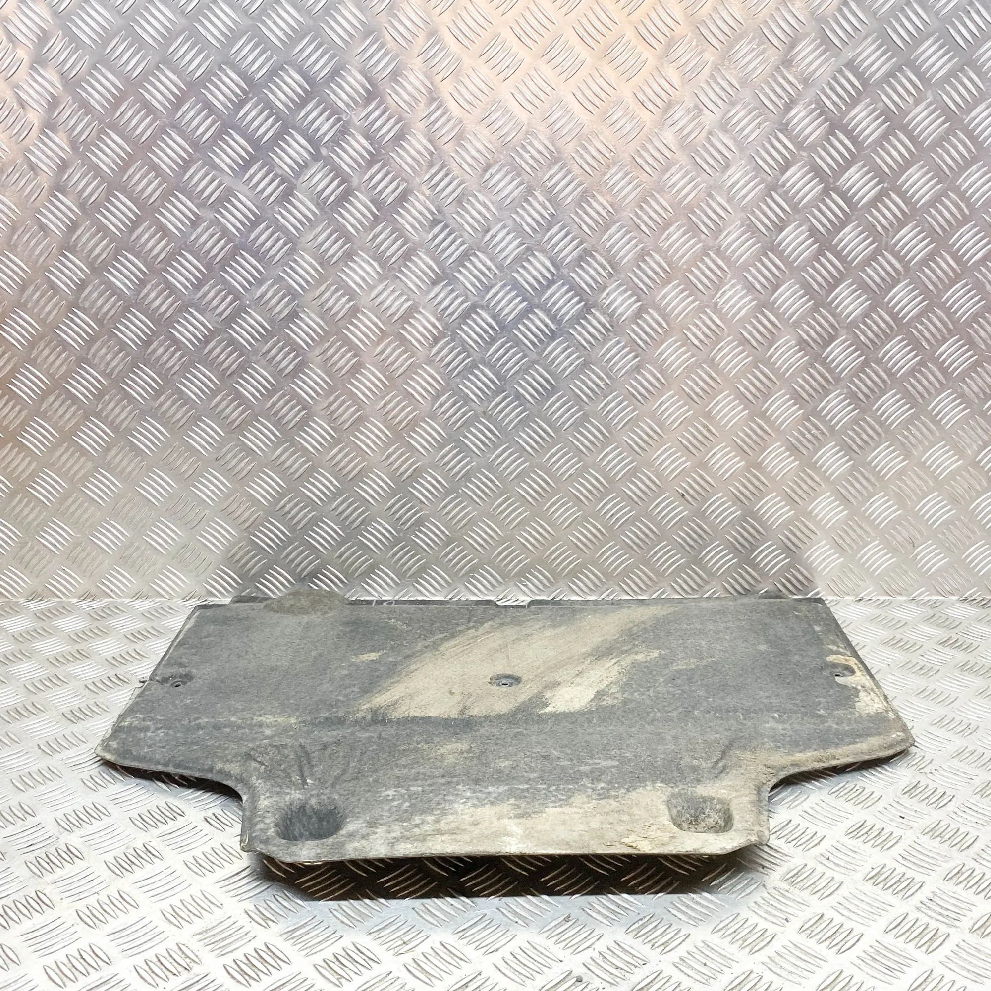 Audi Q5 (FY) Mootorikate (1.9 TDi) Engine cover — AUDI Q5 (FY) (2016-...) — 80C863...