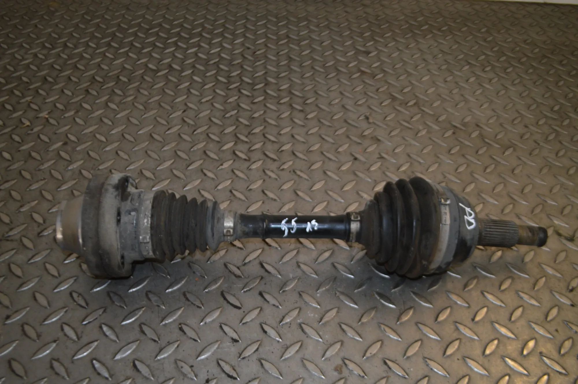 Porsche Cayenne Front Right Driveshaft Front Right Driveshaft — PORSCHE CAYENNE (9PA) ...