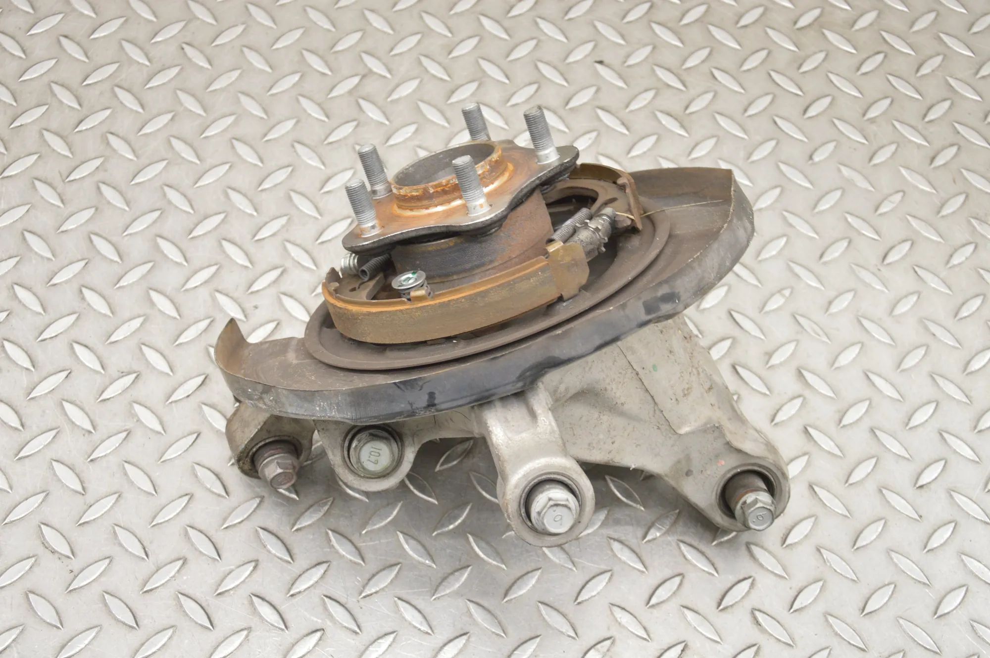 Infiniti Q50 Rear Left Wheel Hub Spindle Rear Left Wheel Hub Spindle — INFINITI Q50 (201...