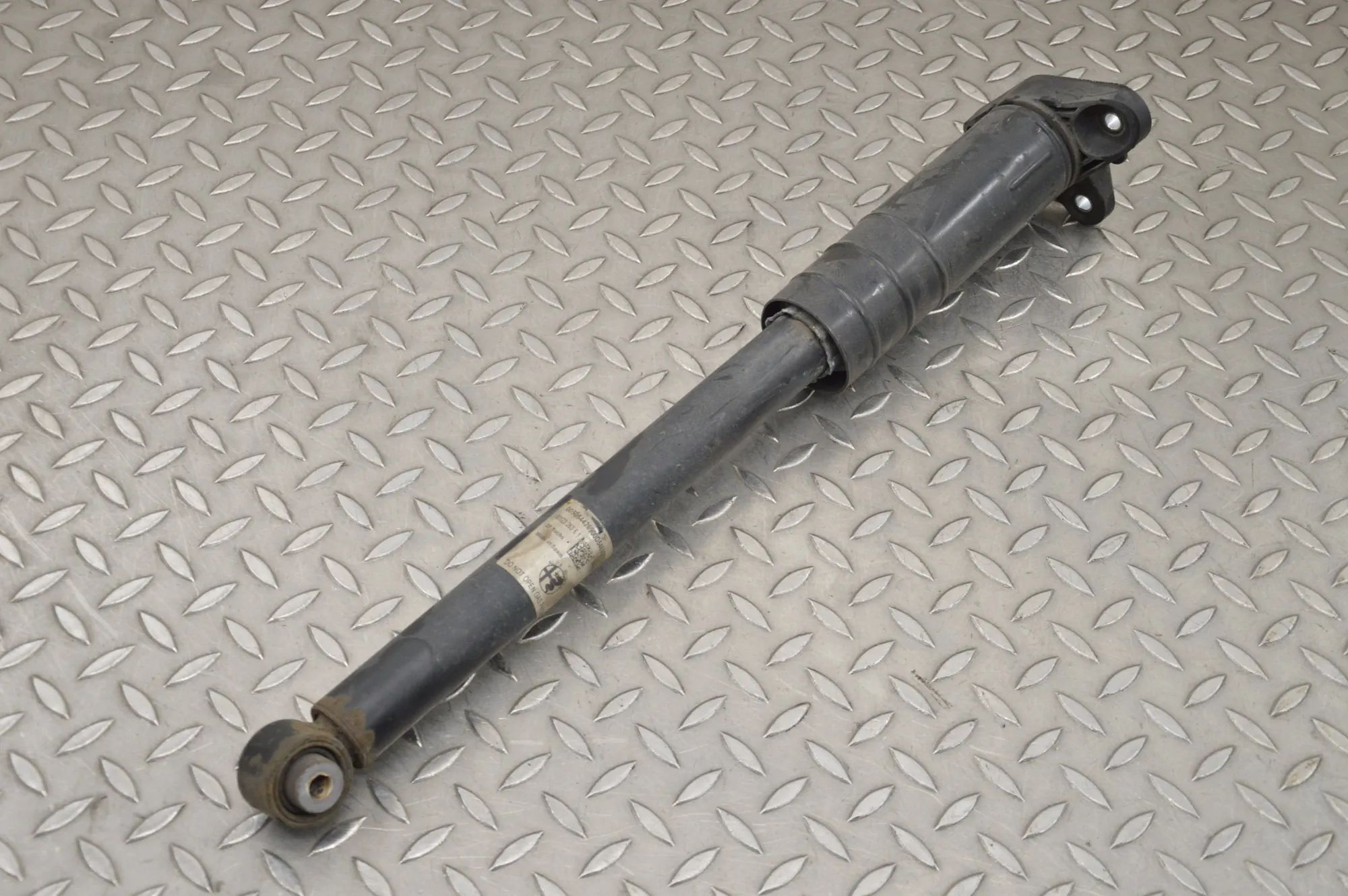 Alfa-Romeo Giulia (952) Shock absorber — rear right Shock absorber — rear right — ALFA ROMEO GIULIA...