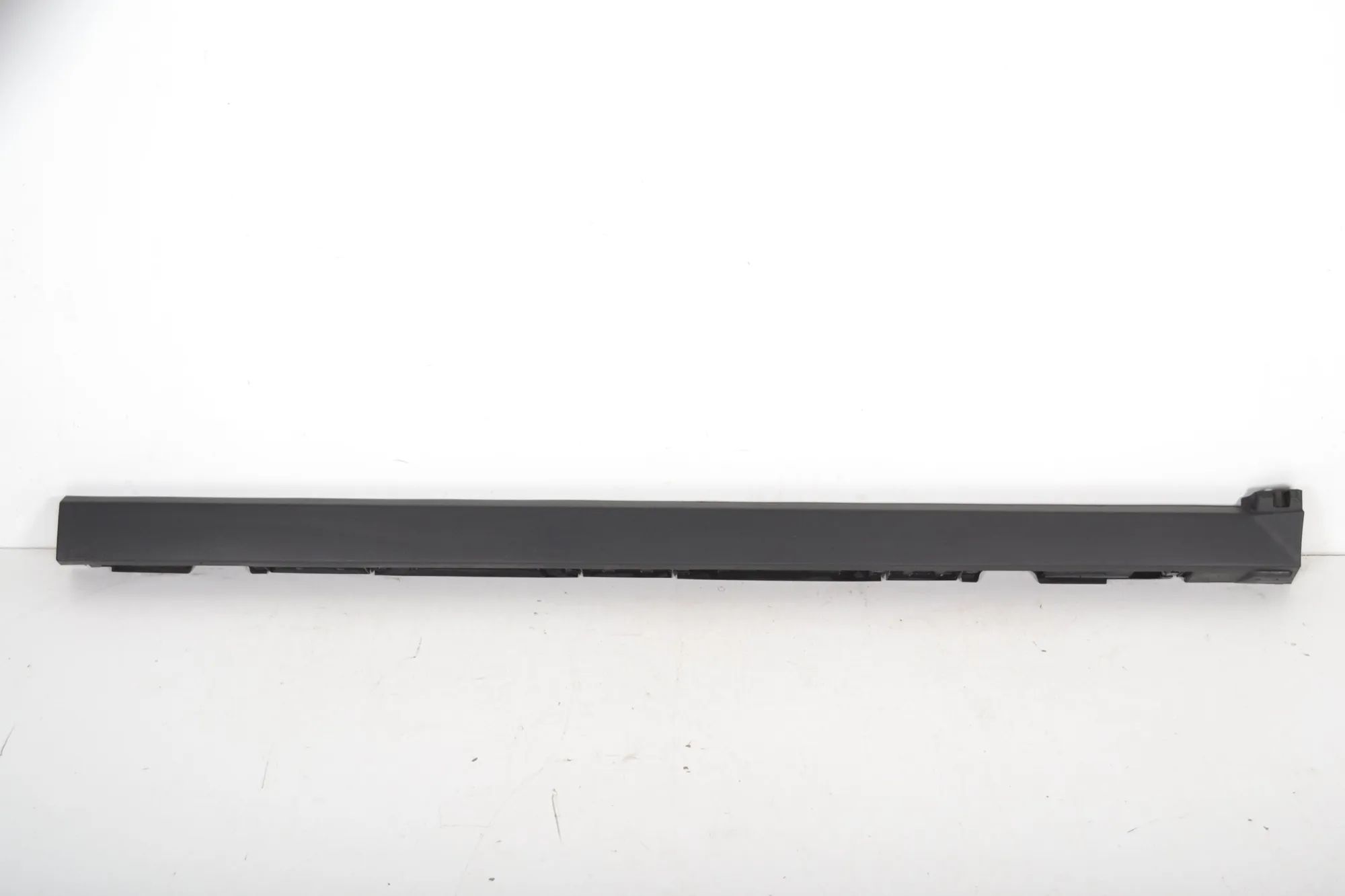 Land Rover Range Rover Velar Left Side Plastic Sideskirt Cover Left Side Plastic Sideskirt Cover — LAND ROVER ...