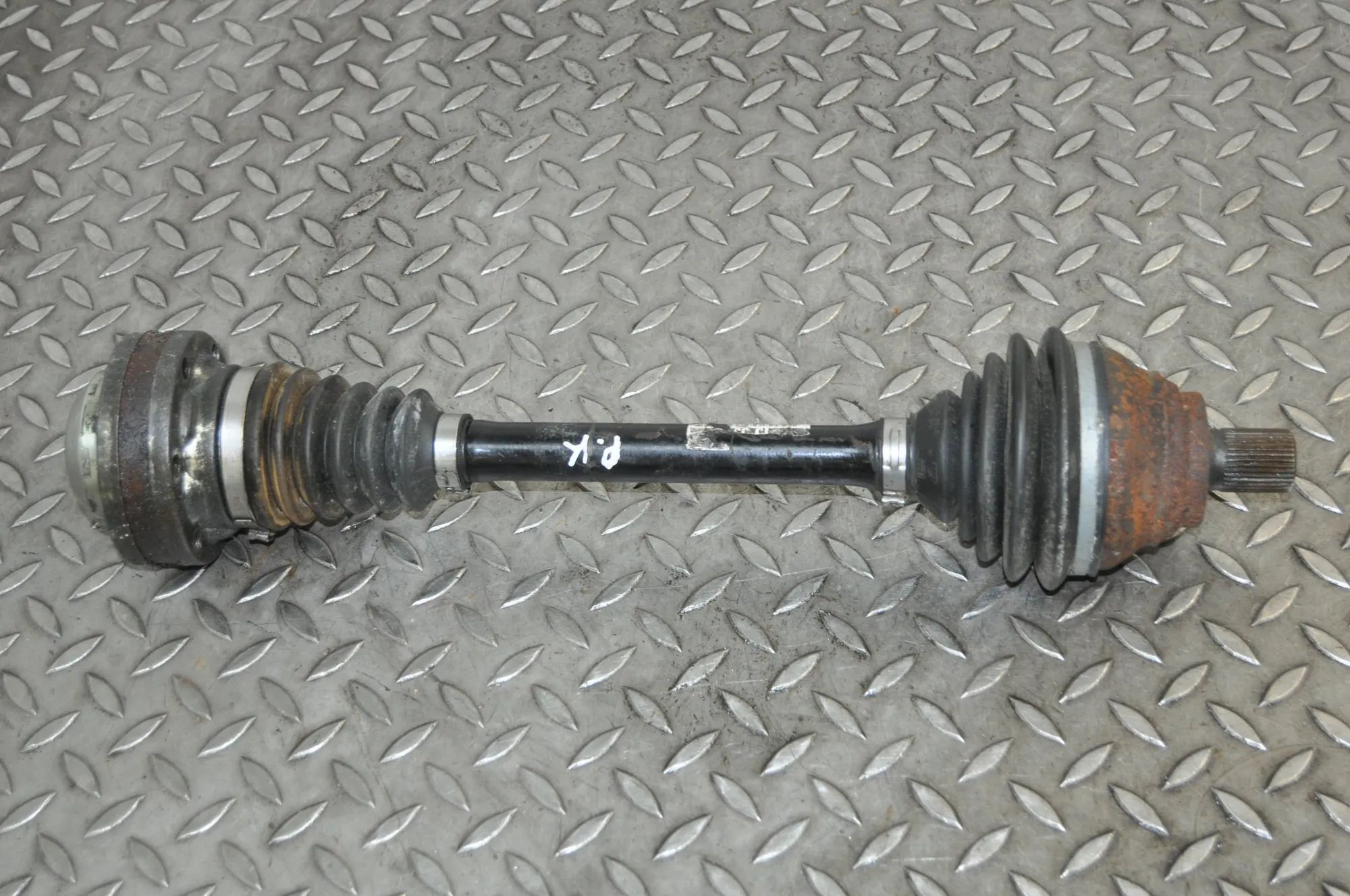Volkswagen Golf 6 Front Left Driveshaft Front Left Driveshaft — VW GOLF (VI 5K1) (2008-...