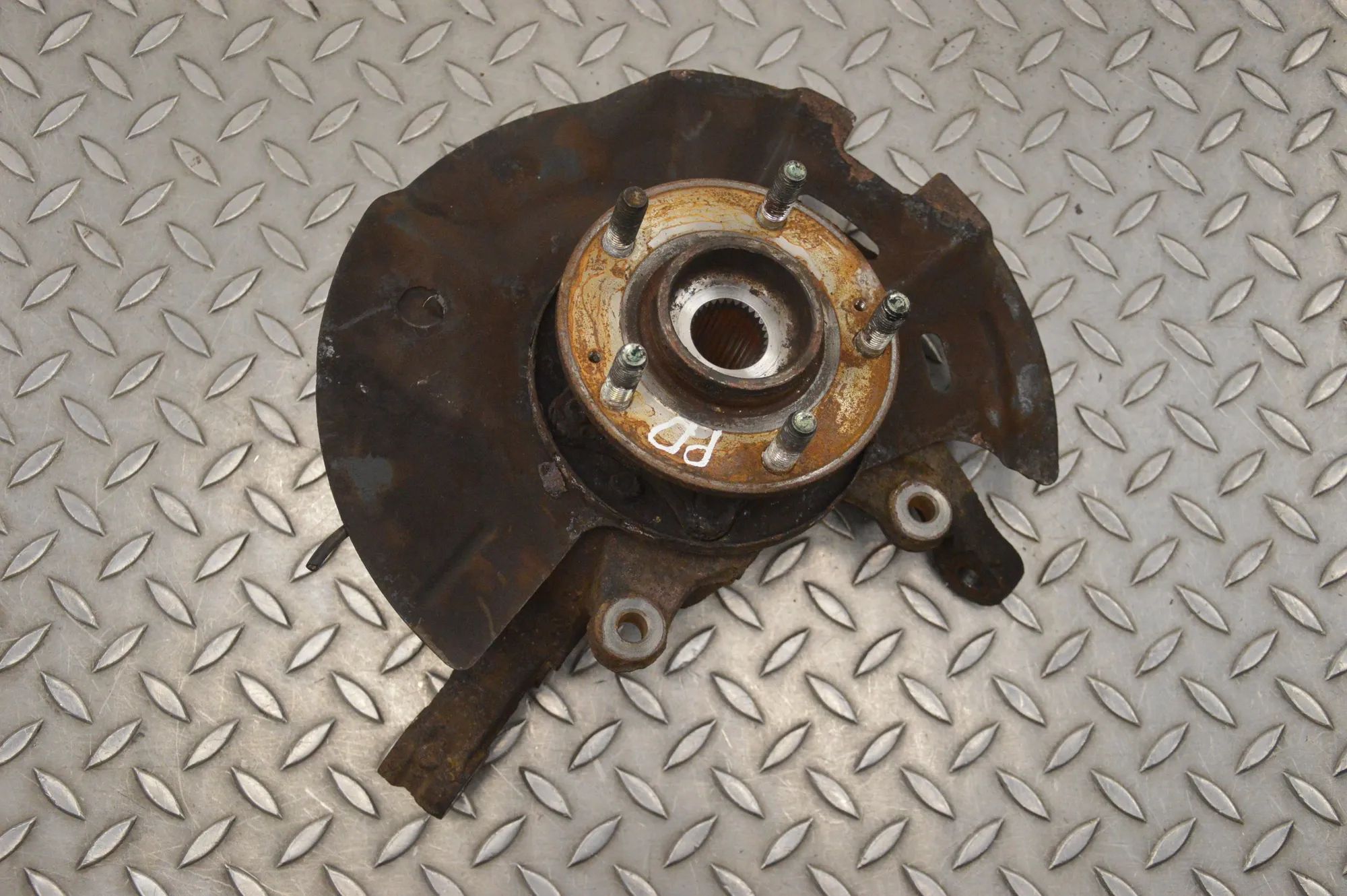 Kia Sorento Front Right Wheel Hub Front Right Wheel Hub — KIA SORENTO (II XM) (20...