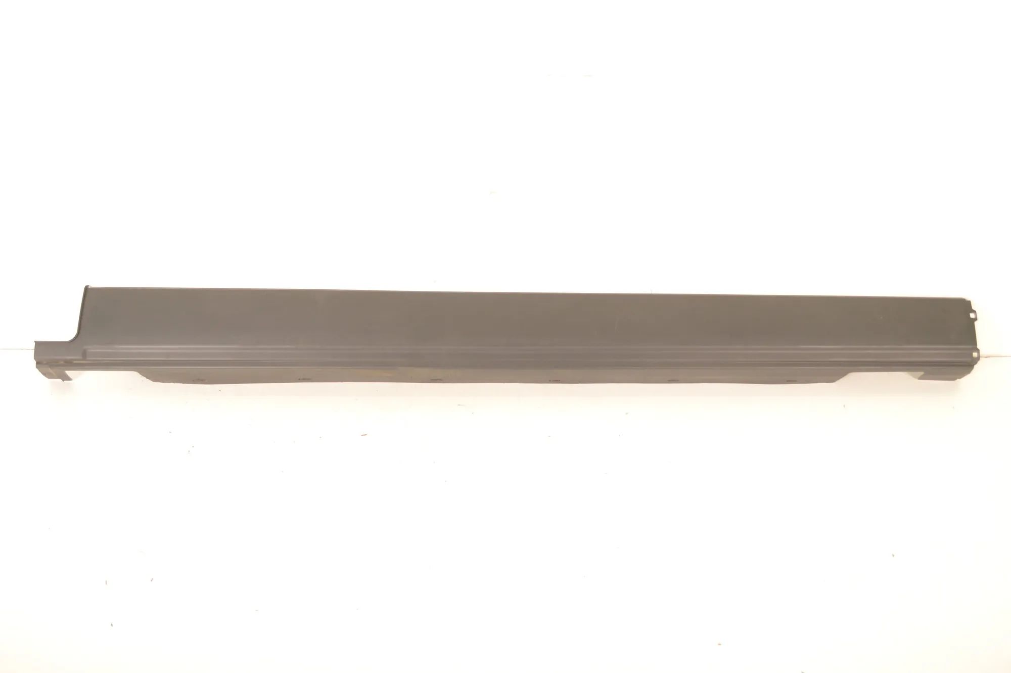 Land Rover Range Rover Sport (L494) Left Side Plastic Sideskirt Cover Left Side Plastic Sideskirt Cover — LAND ROVER ...
