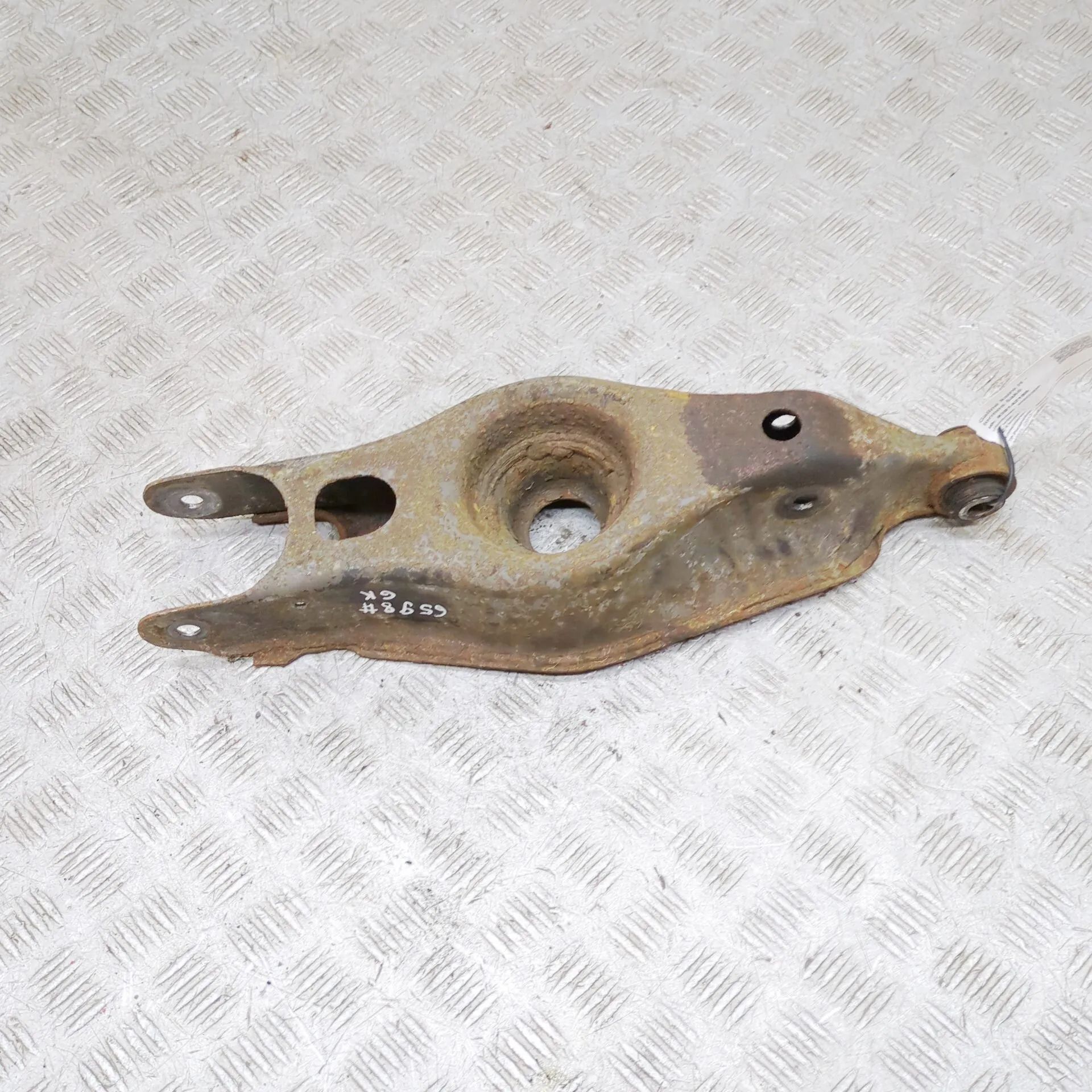 Maserati Ghibli Rear Left Lower Control Arm Rear Left Lower Control Arm — MASERATI GHIBLI (...