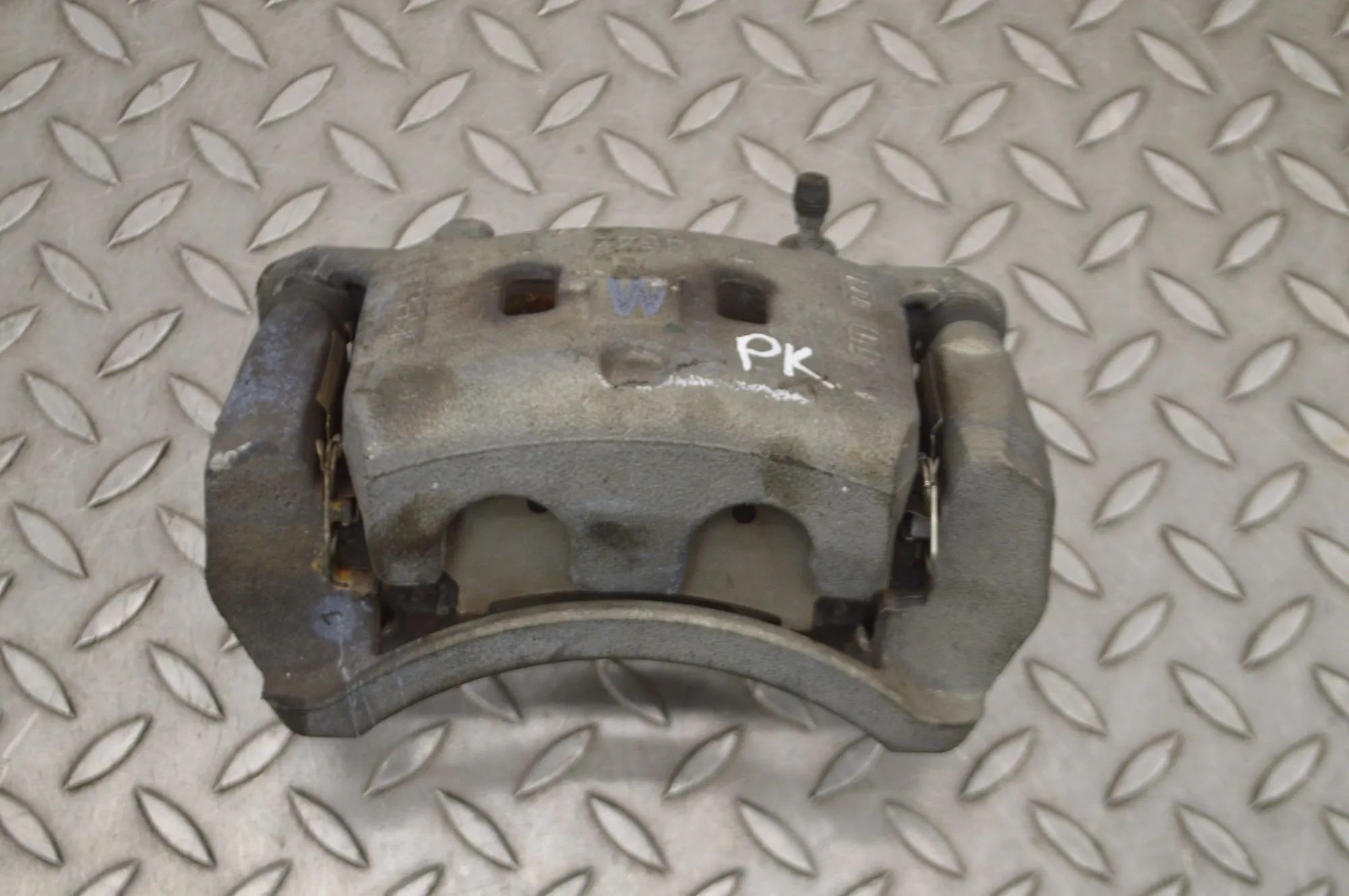Infiniti Q50 Brake caliper — front left Brake caliper — front left — INFINITI Q50 (2013...