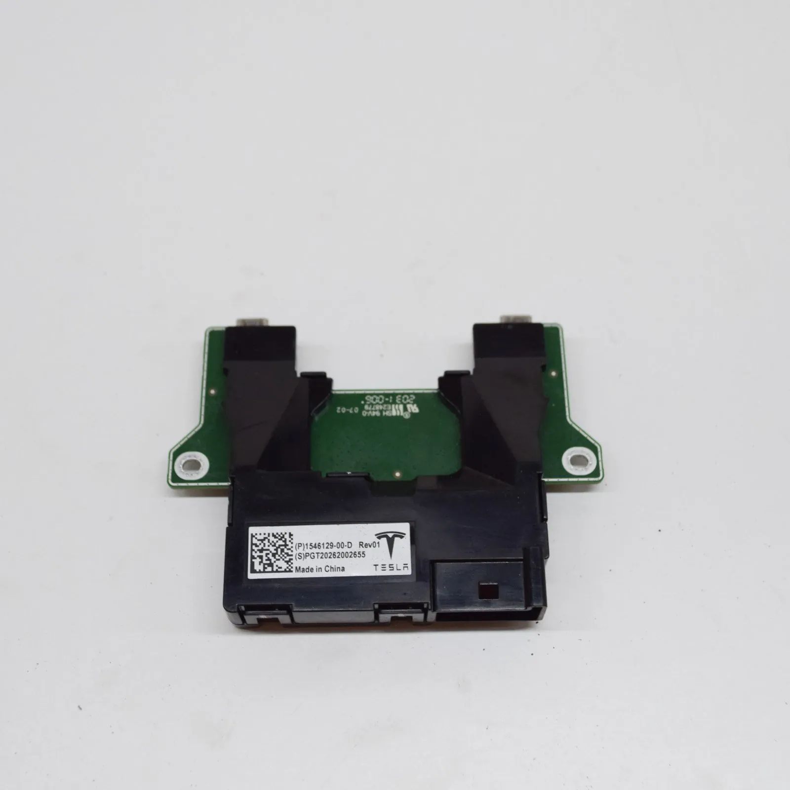 Tesla Model Y USB USB — TESLA MODEL Y (2019-...) — 1546129-61-D,1...