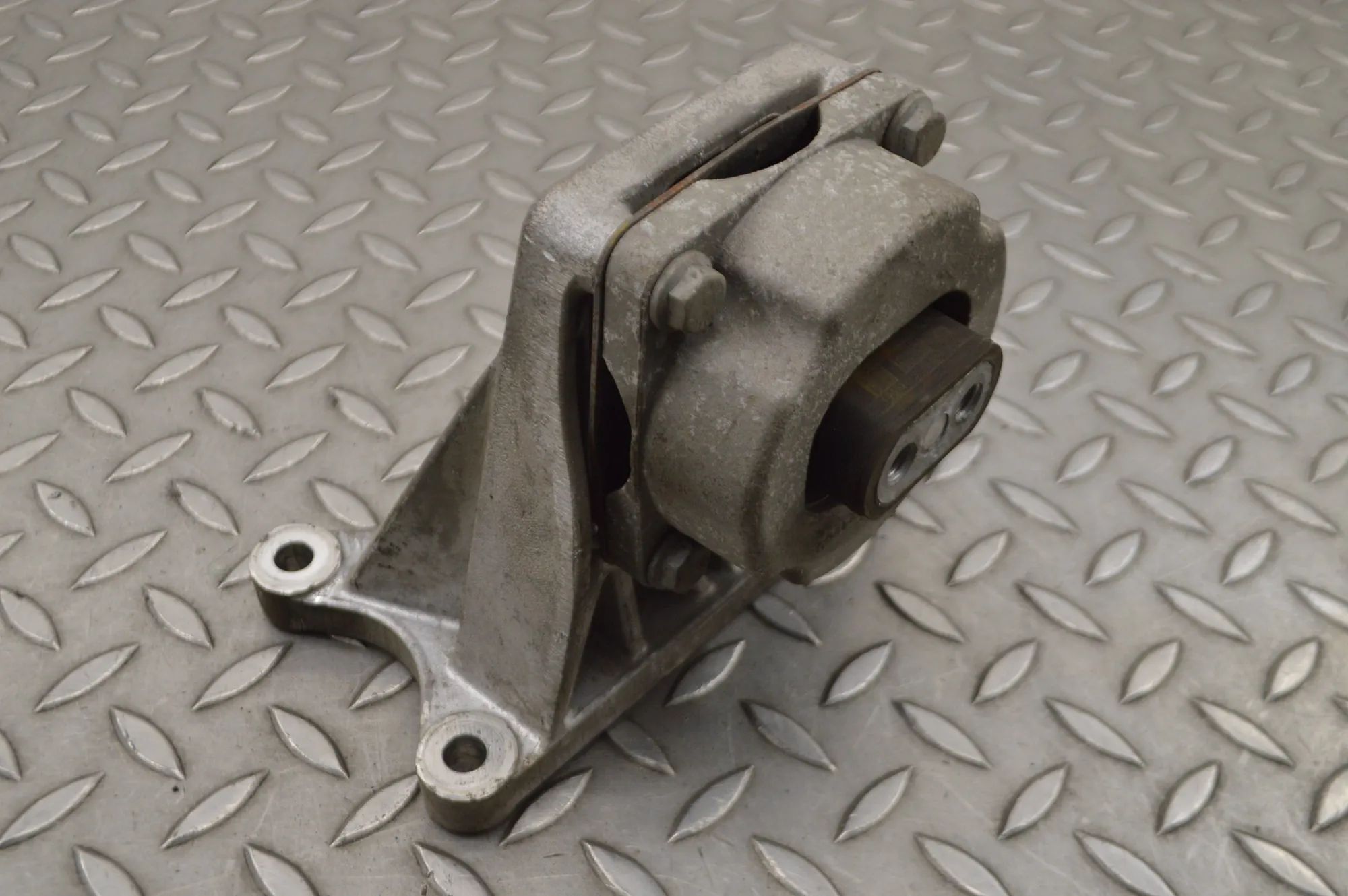 Maserati Ghibli Left Side Engine Mount Left Side Engine Mount — MASERATI GHIBLI (M157)...