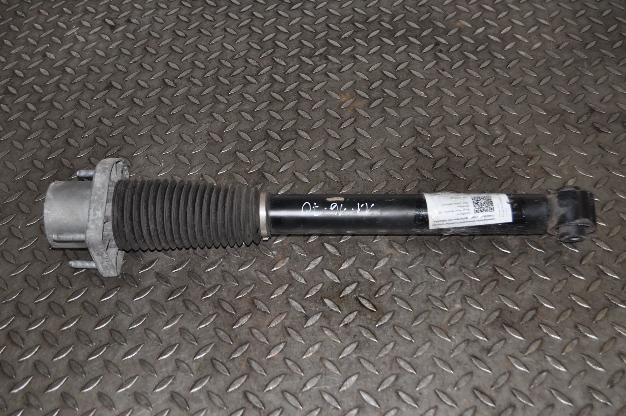 Land Rover Discovery Shock absorber — rear right Shock absorber — rear right — LAND ROVER DISCOV...