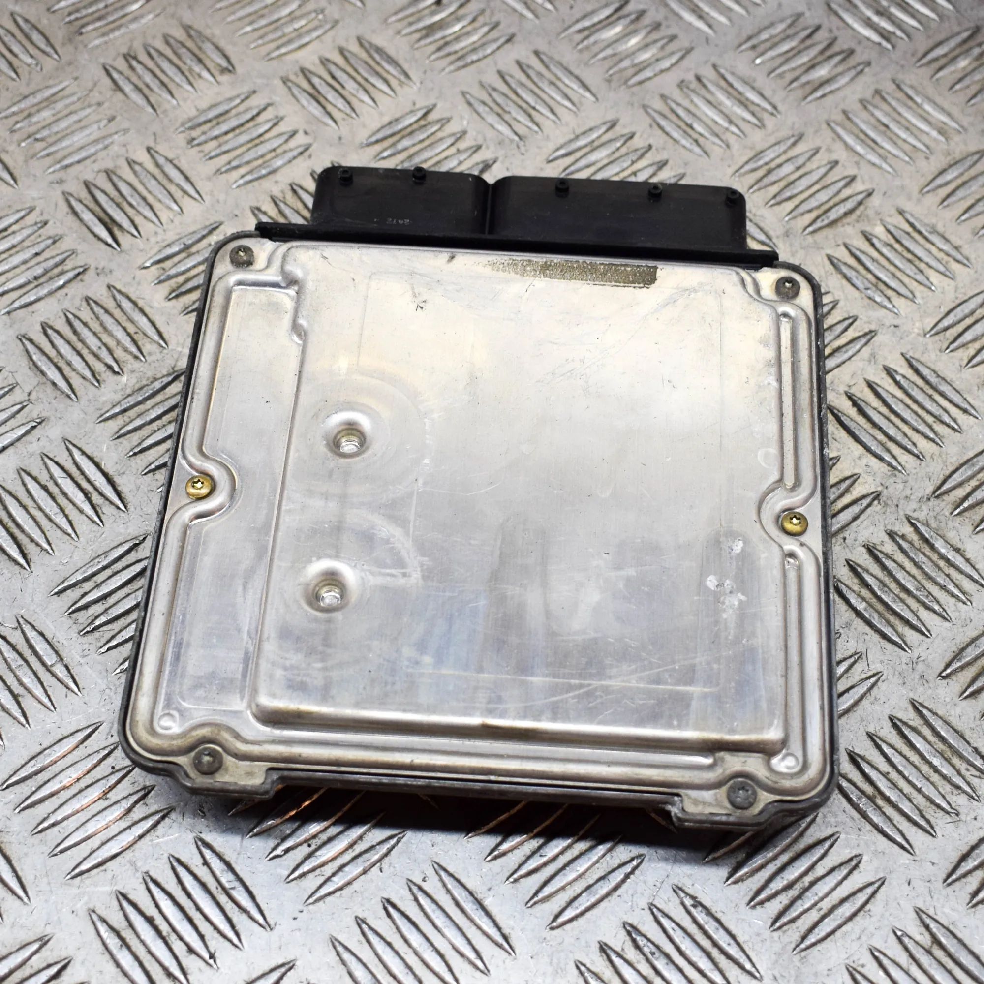 Audi A8 (D3) Engine Control Unit Engine Control Unit — AUDI A8 (D3 4E2, 4E8) (20...