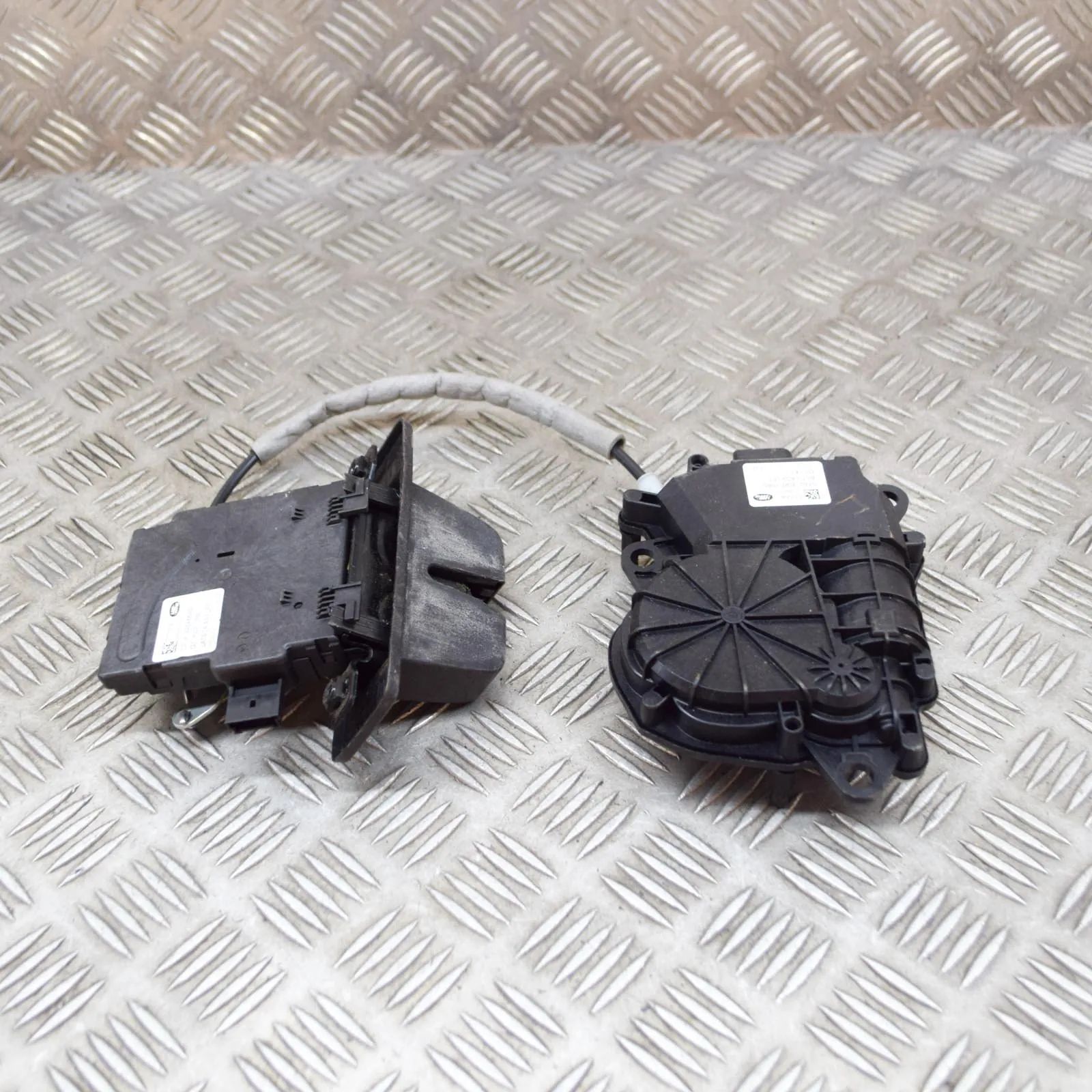 Land Rover Range Rover Sport (L494) Tailgate Boot Lock Tailgate Boot Lock — LAND ROVER RANGE ROVER SPO...
