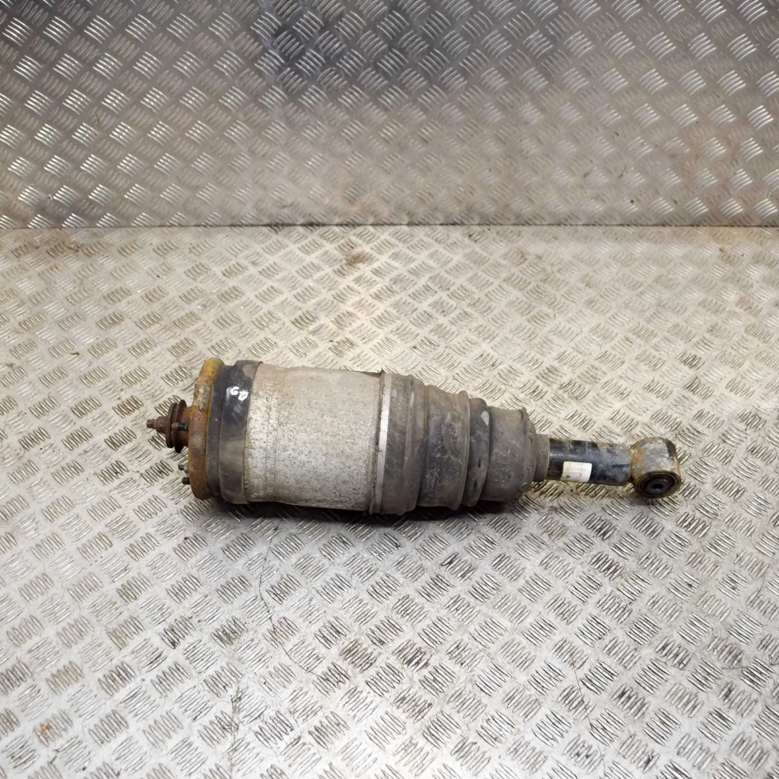 Land Rover Discovery Shock absorber — rear right Shock absorber — rear right — LAND ROVER DISCOV...