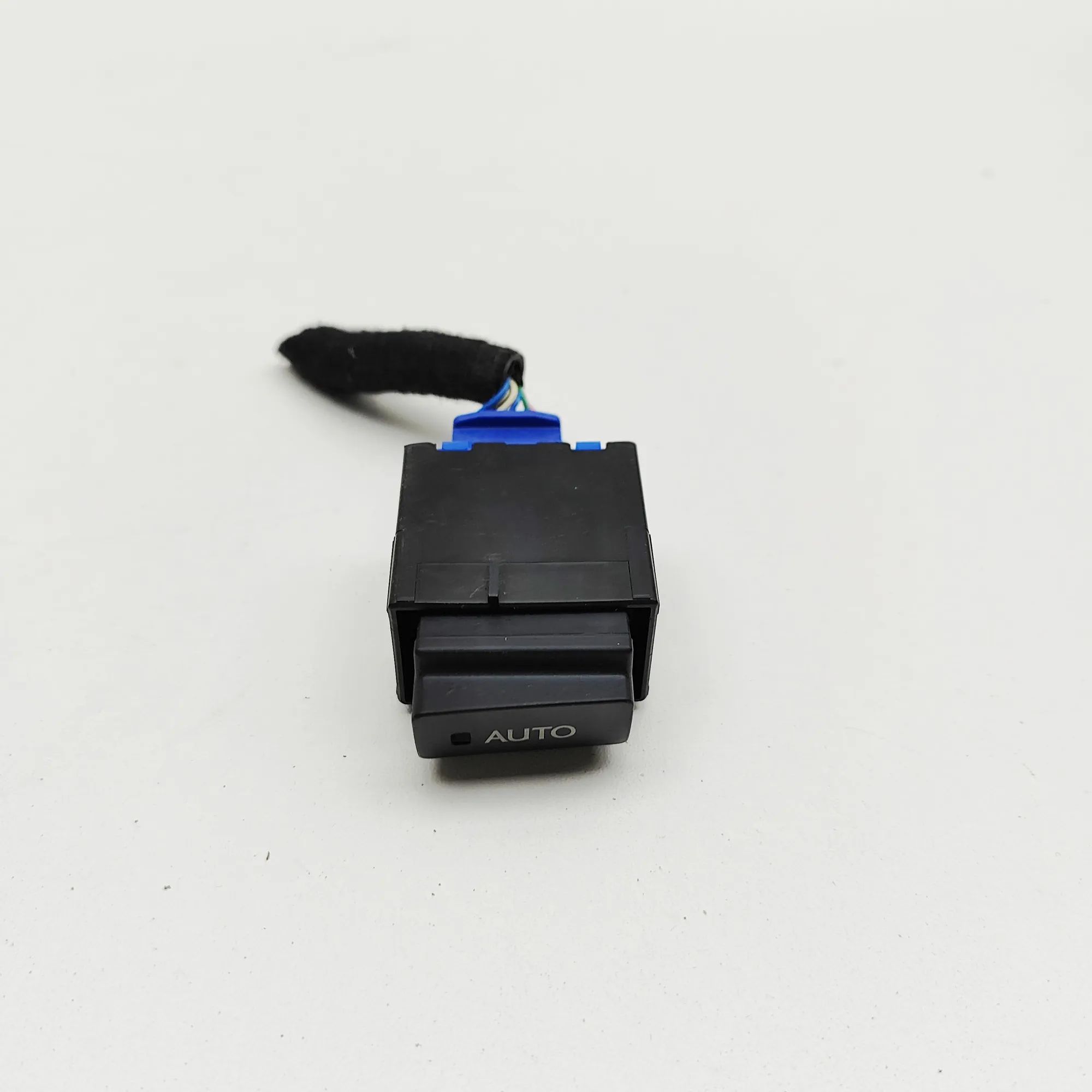 Lexus GS переключатели Switches — LEXUS GS (_L1_) (2011-...) — 84332-3...