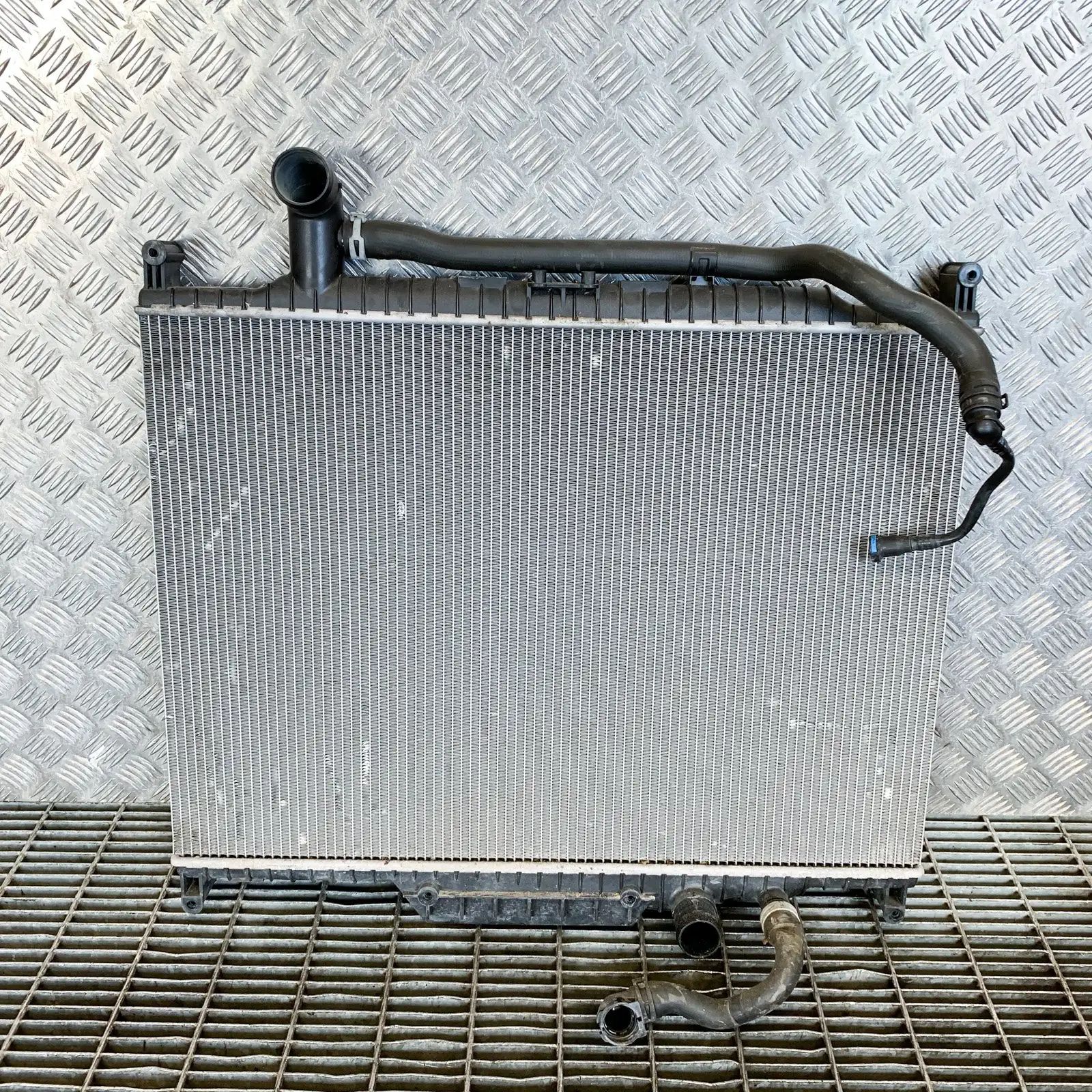 Land Rover Discovery Cooling Radiator Cooling Radiator — LAND ROVER DISCOVERY (IV L31...