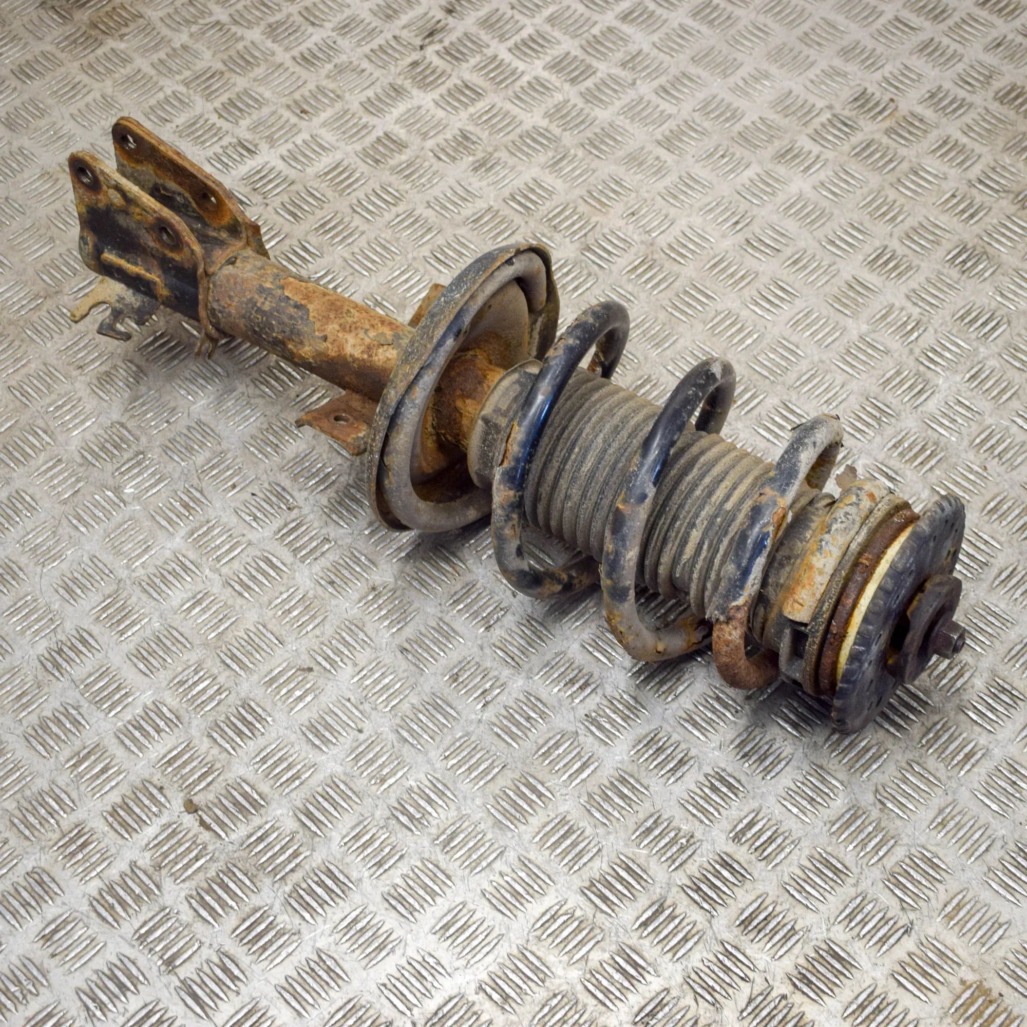 Renault Master Shock absorber — front left Shock absorber — front left — RENAULT MASTER (I...