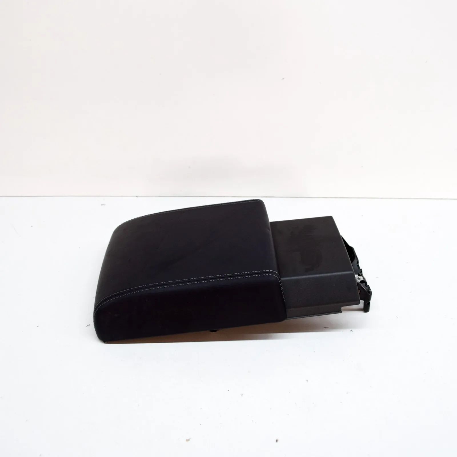 Land Rover Range Rover Evoque Armrest Armrest — LAND ROVER RANGE ROVER EVOQUE (L538) ...