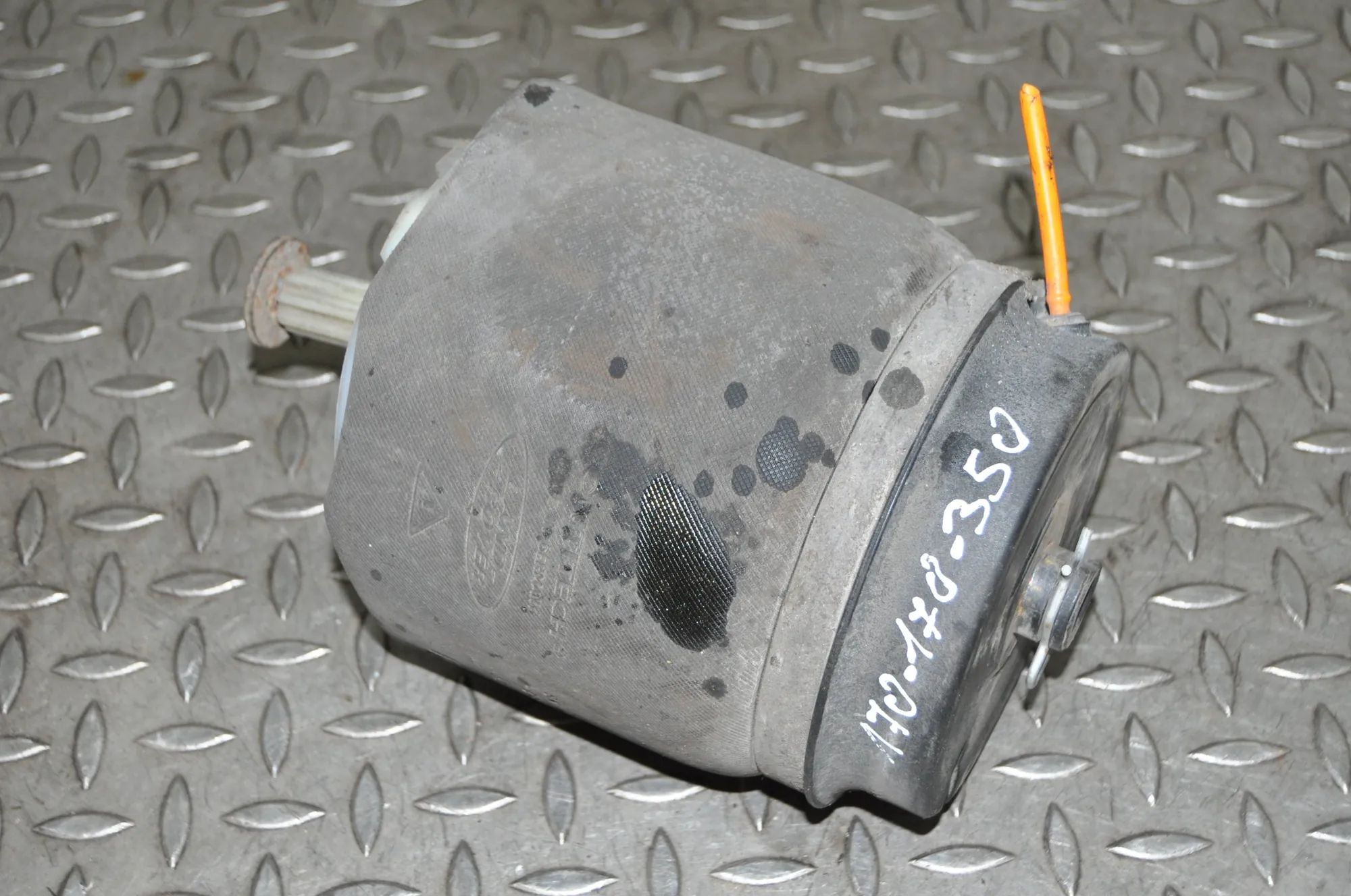 Land Rover Range Rover (L405) Rear Right Air Suspension Spring Bag Rear Right Air Suspension Spring Bag — LAND ROV...