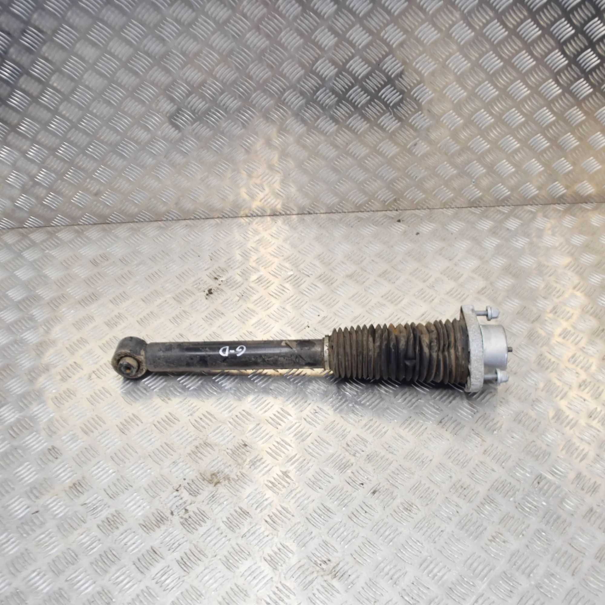 Land Rover Discovery Shock absorber — rear right Shock absorber — rear right — LAND ROVER DISCOV...