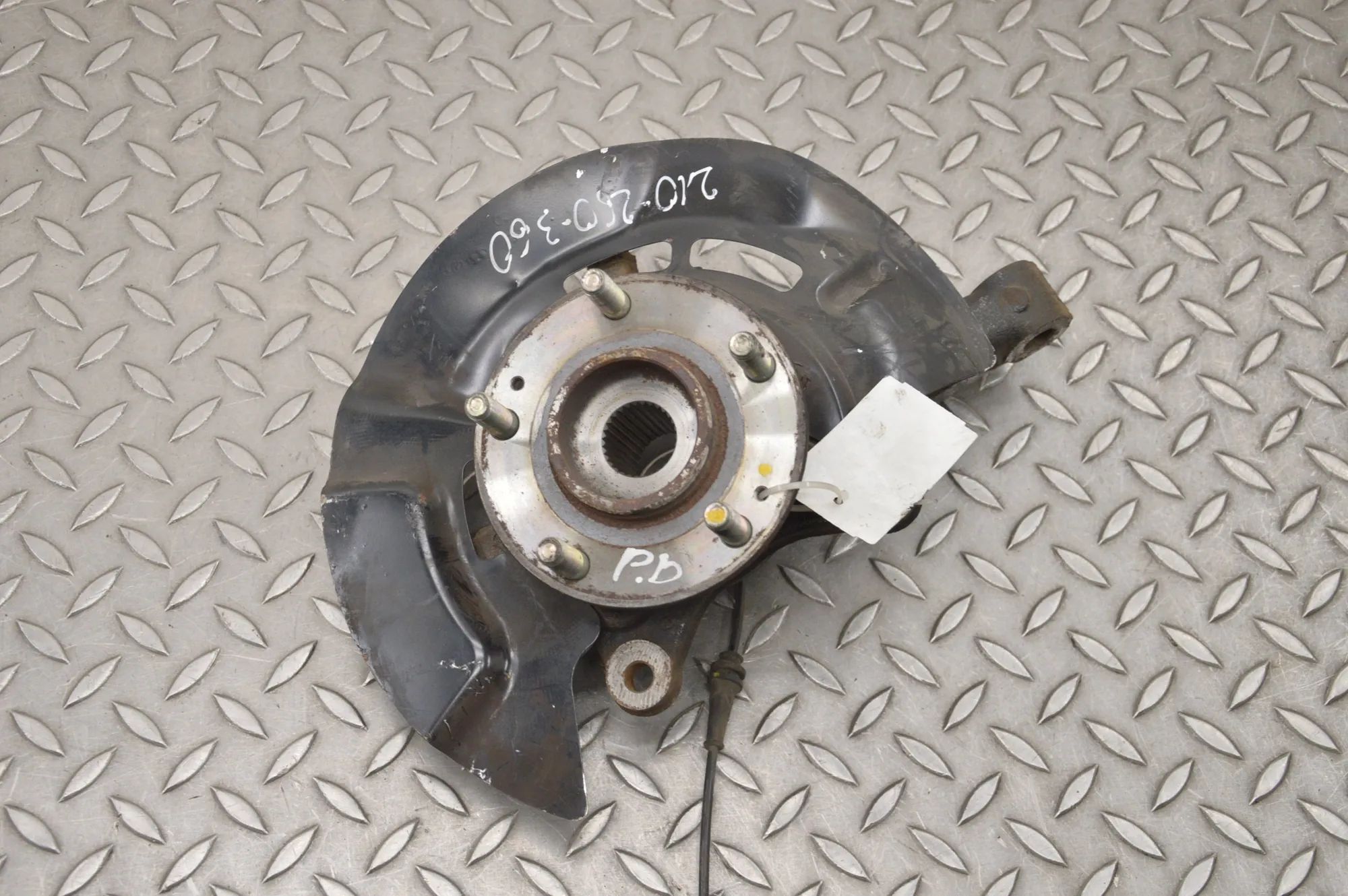 Kia Sportage Front Right Wheel Hub Front Right Wheel Hub — KIA SPORTAGE (QL) (2015...