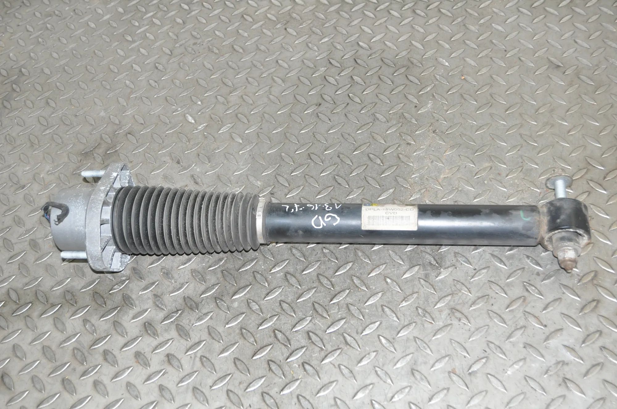 Land Rover Range Rover Sport (L494) Shock absorber — rear right Shock absorber — rear right — LAND ROVER RANGE ...