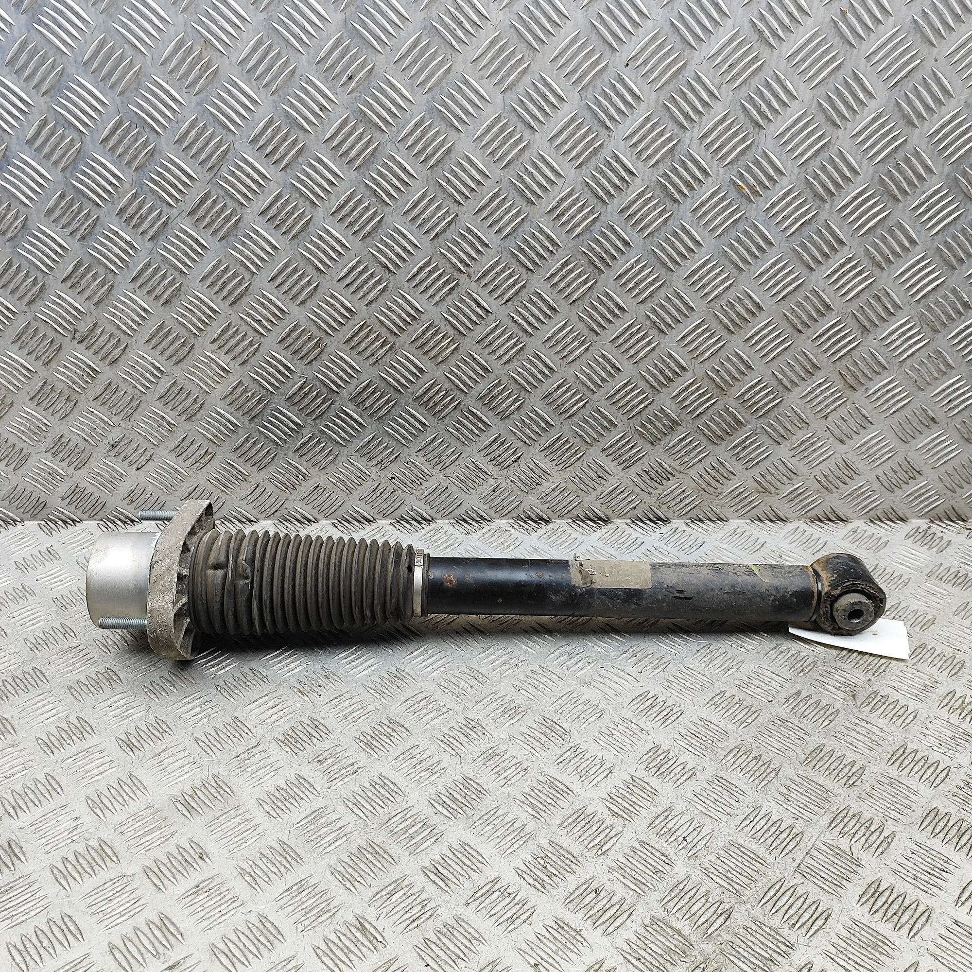 Land Rover Range Rover Sport (L494) Shock absorber — rear right Shock absorber — rear right — LAND ROVER RANGE ...