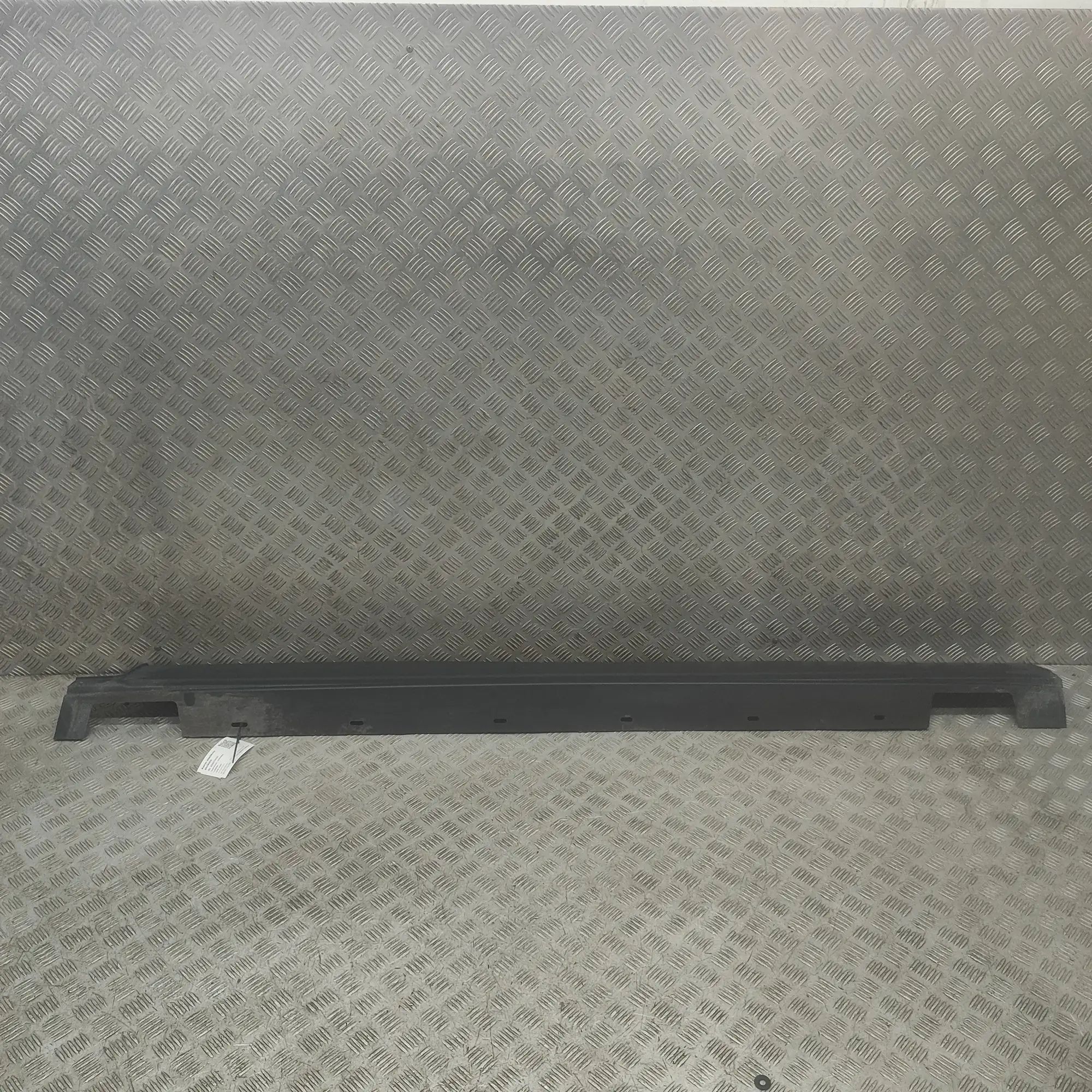 Land Rover Range Rover Sport (L494) Left Side Plastic Sideskirt Cover Left Side Plastic Sideskirt Cover — LAND ROVER ...