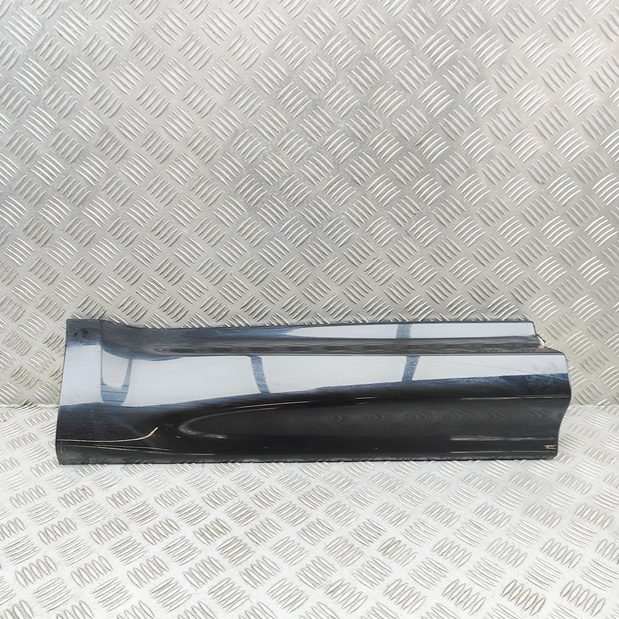 Land Rover Range Rover Sport (L494) Lower door moulding — rear — right Lower door moulding — rear — right — LAND ROVER...