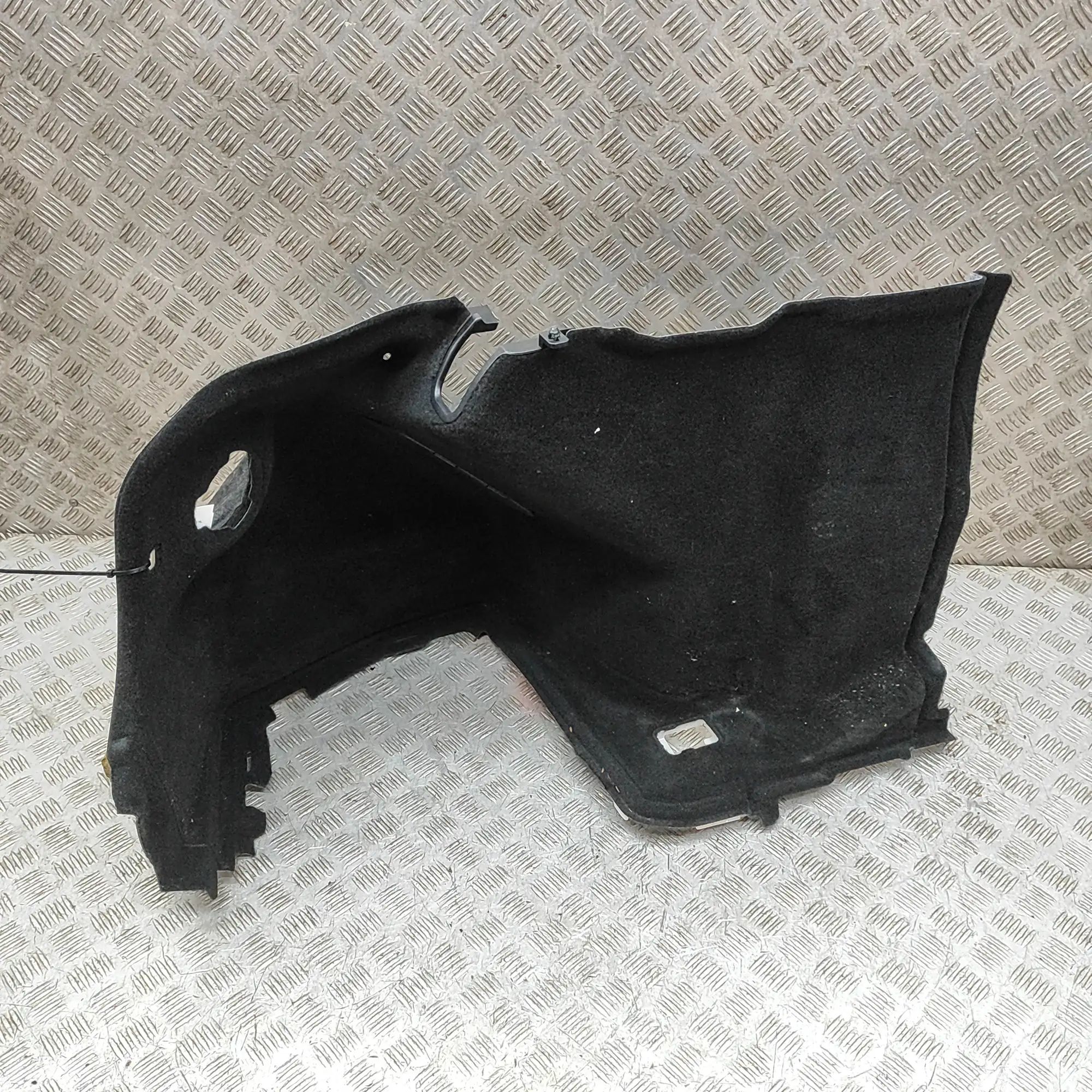 Lexus GS Left Side Trunk Trim Left Side Trunk Trim — LEXUS GS (_L1_) (2011-.....