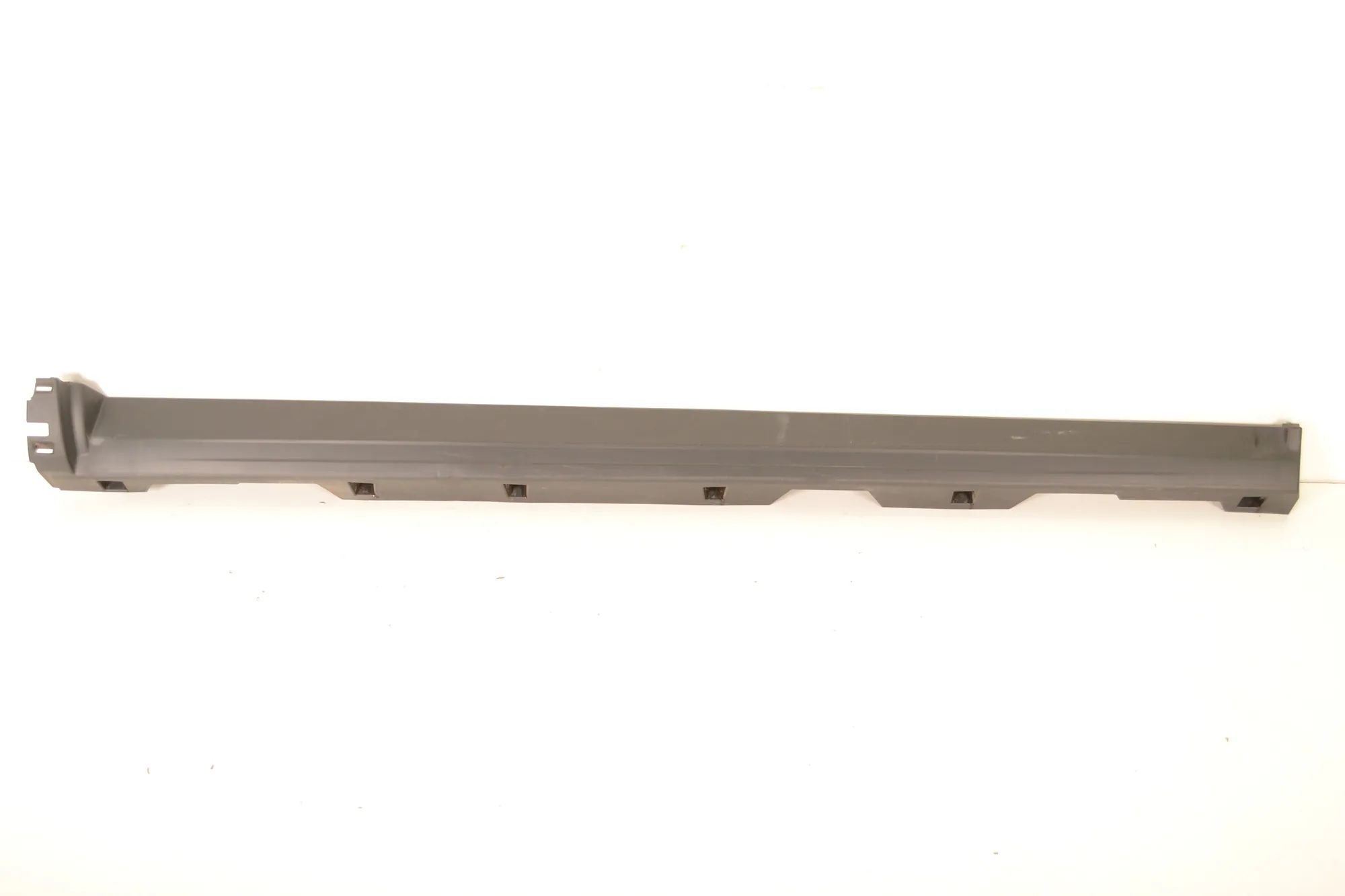 Land Rover Discovery Sport Left Side Plastic Sideskirt Cover Left Side Plastic Sideskirt Cover — LAND ROVER ...