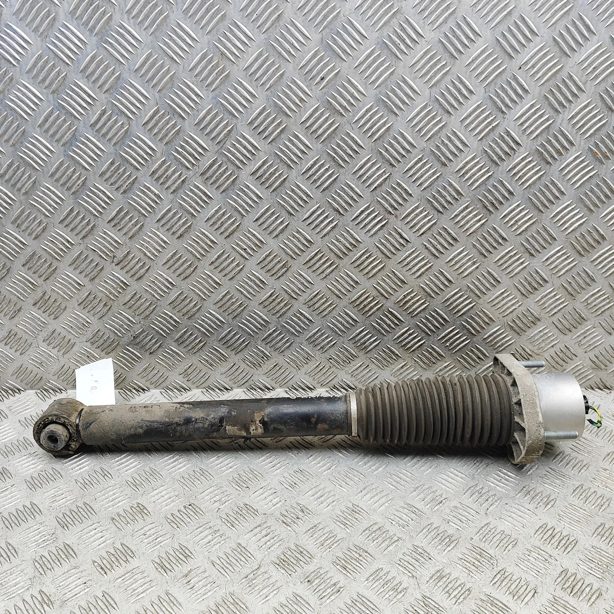 Land Rover Range Rover Sport (L494) Shock absorber — rear left Shock absorber — rear left — LAND ROVER RANGE R...