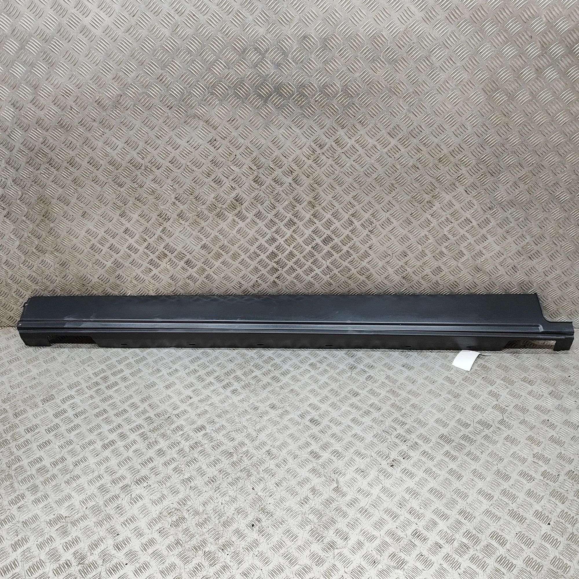 Land Rover Range Rover Sport (L494) Right Side Plastic Sideskirt Cover Right Side Plastic Sideskirt Cover — LAND ROVER...