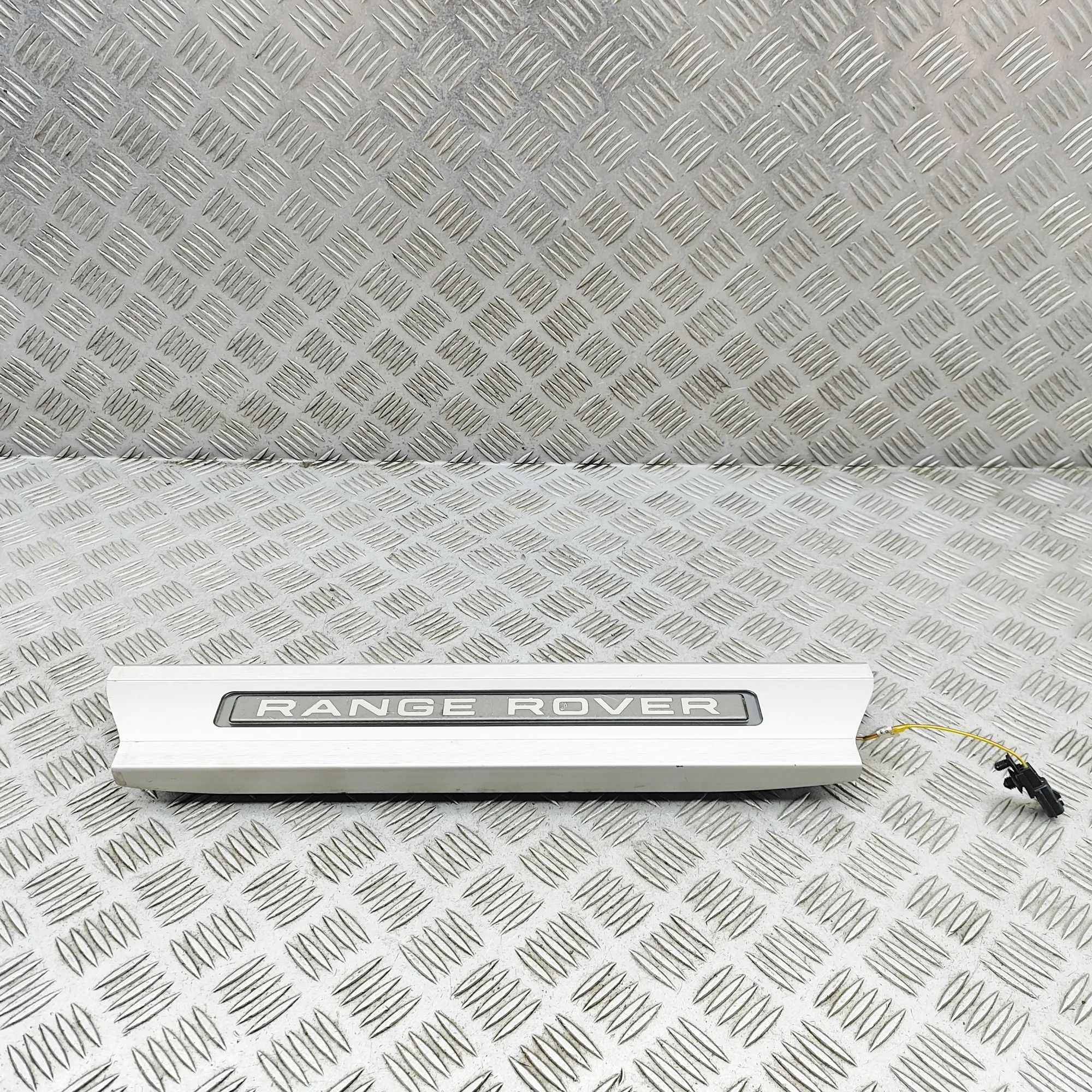 Land Rover Range Rover Sport (L494) Sill trim — front left Sill trim — front left — LAND ROVER RANGE ROVER...