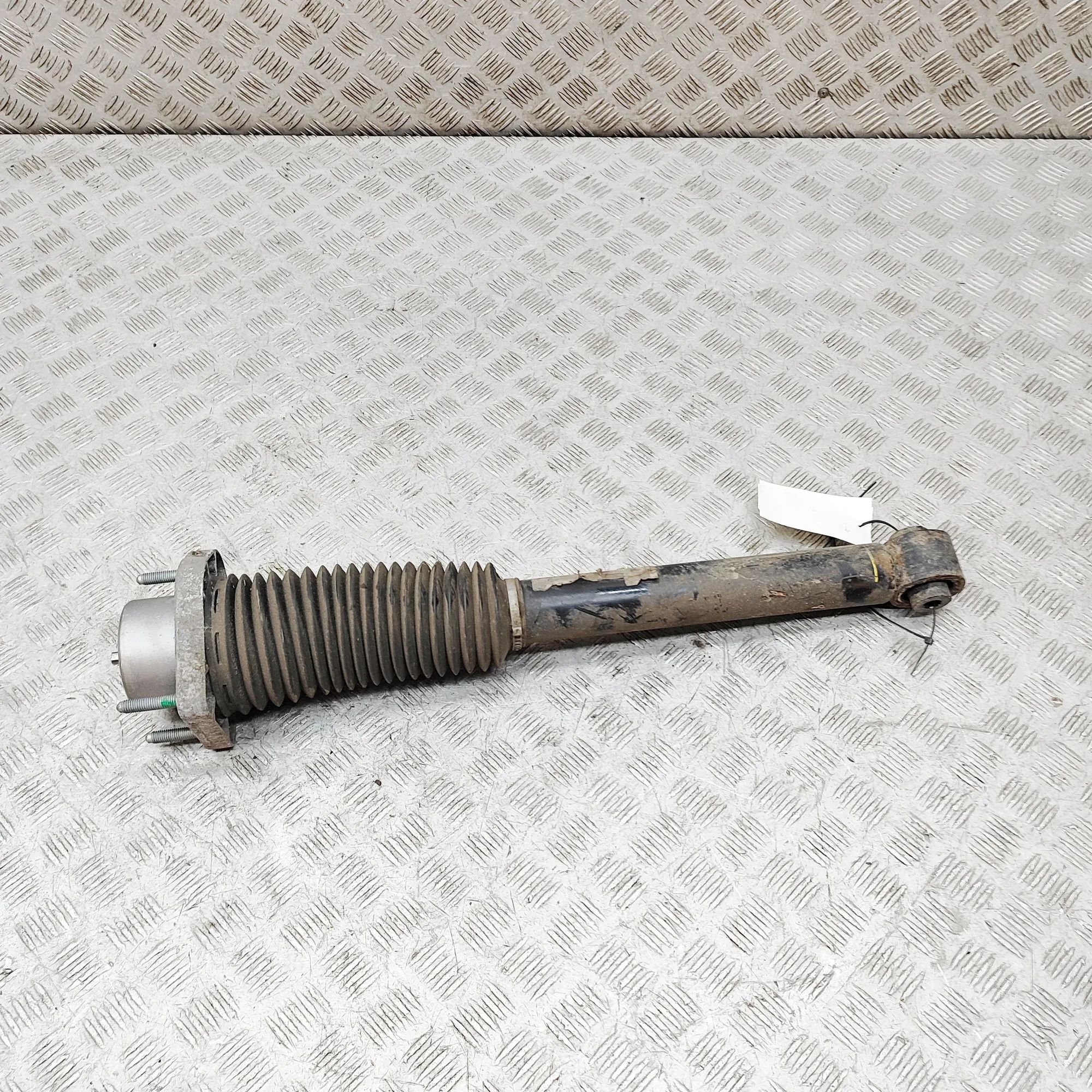 Land Rover Discovery Shock absorber — rear left Shock absorber — rear left — LAND ROVER DISCOVE...