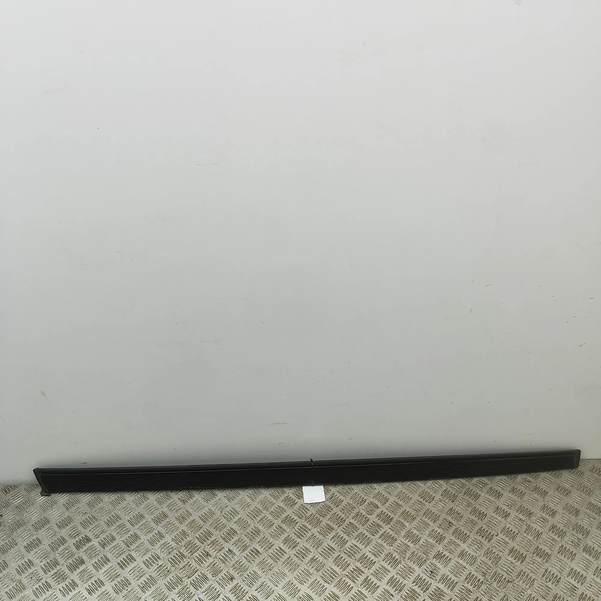Land Rover Range Rover Sport (L494) Left Side Roof Strip Trim Left Side Roof Strip Trim — LAND ROVER RANGE RO...