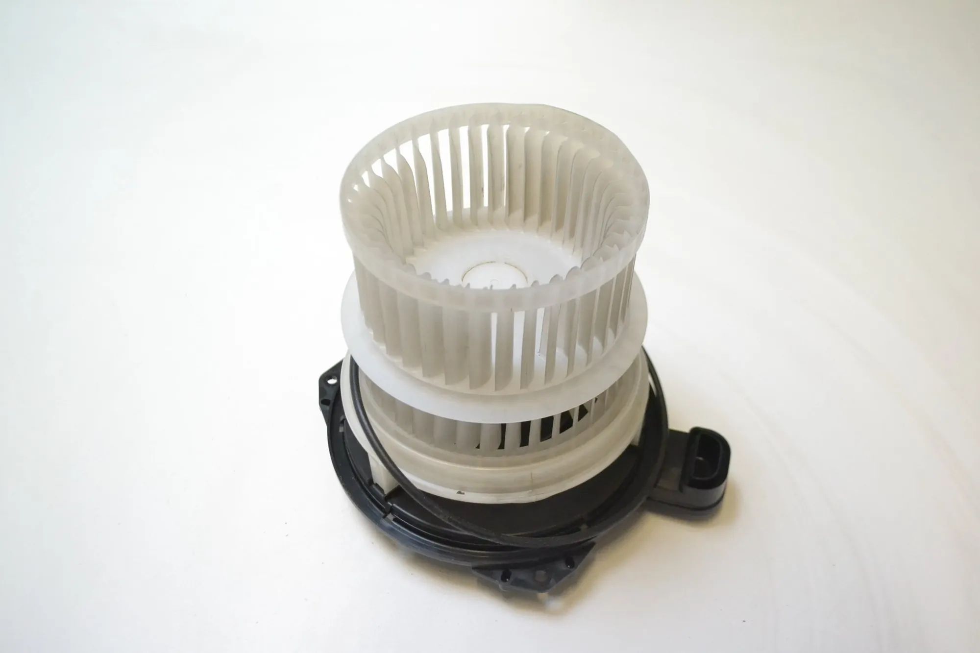 Lexus RX Heater Blower Fan Heater Blower Fan — LEXUS RX (_L2_) (2015-...)
...
