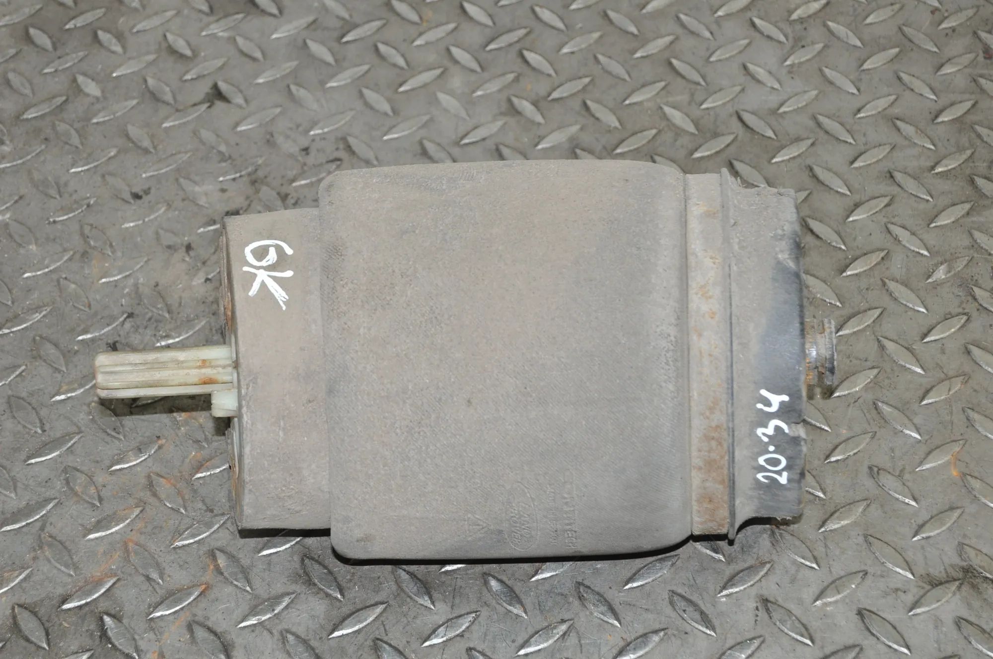 Land Rover Range Rover Rear Left Air Suspension Spring Bag Rear Left Air Suspension Spring Bag — LAND ROVE...